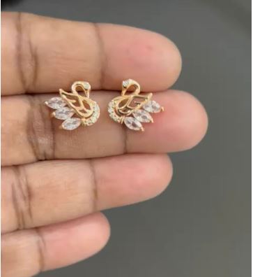Graceful Swan Crystal Stud Earrings – Gold-Plated Sparkling Bird Design for Women