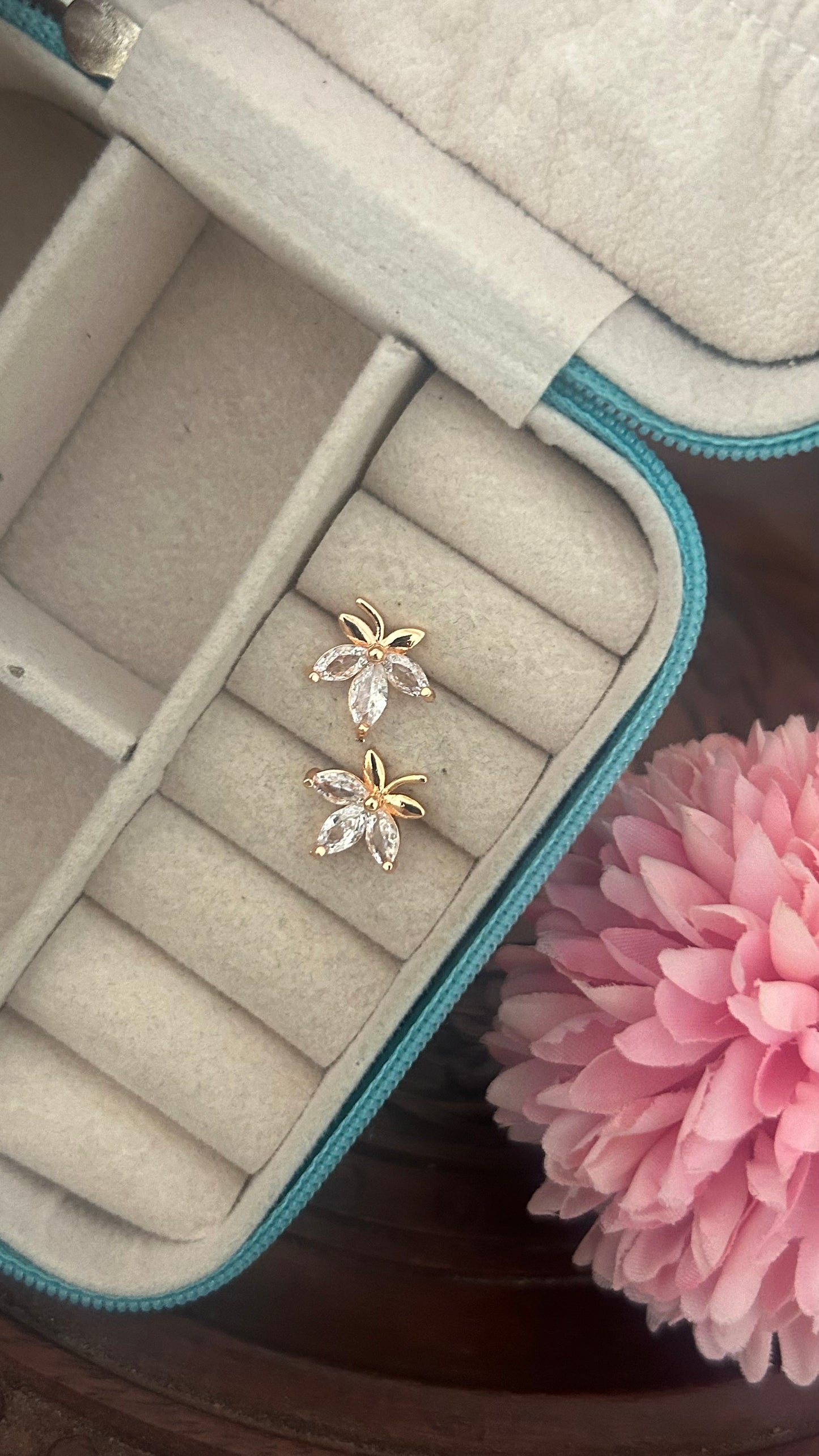 Cz 3 petal leaf stud