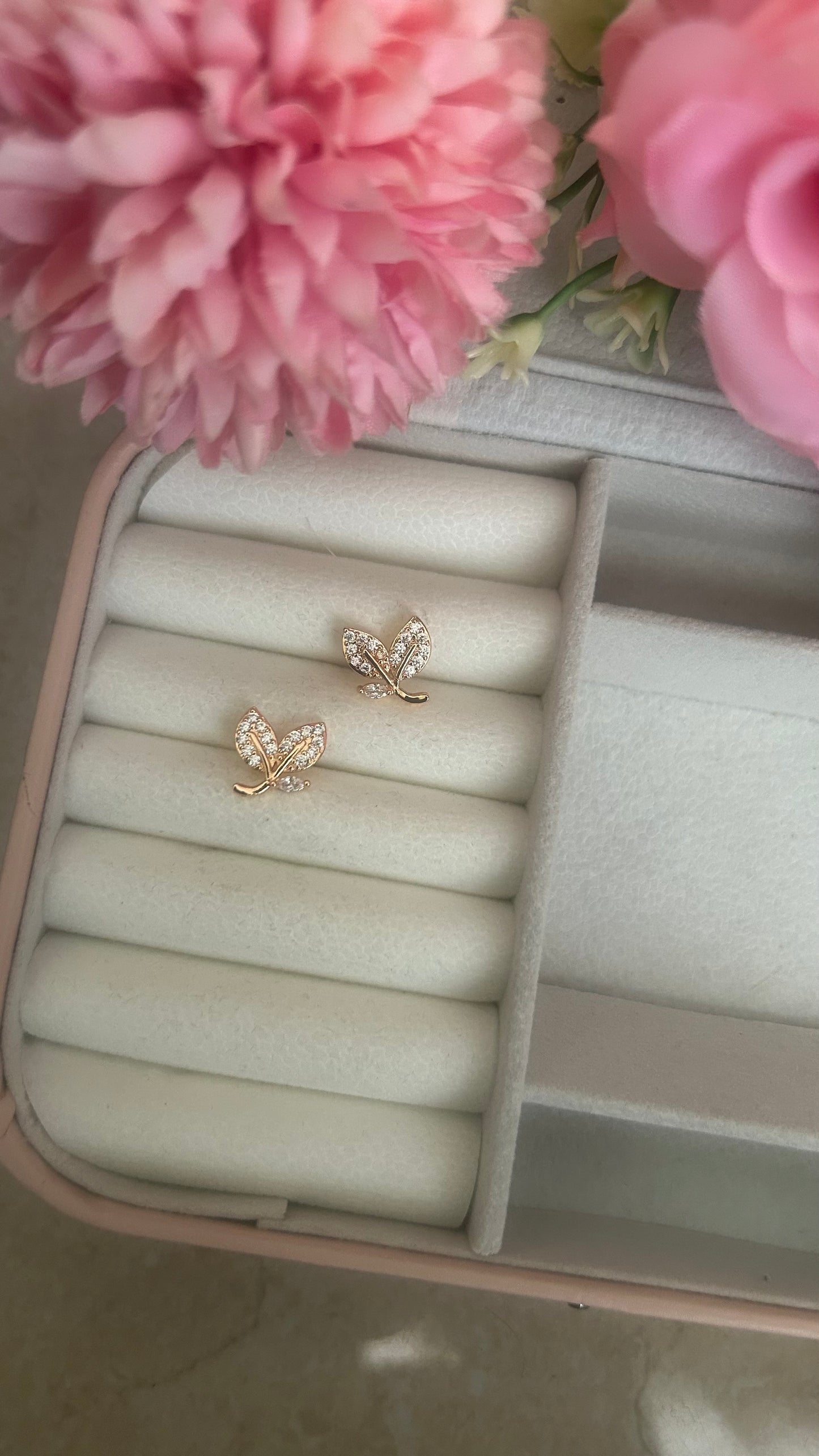 CZ full stone leaf stud