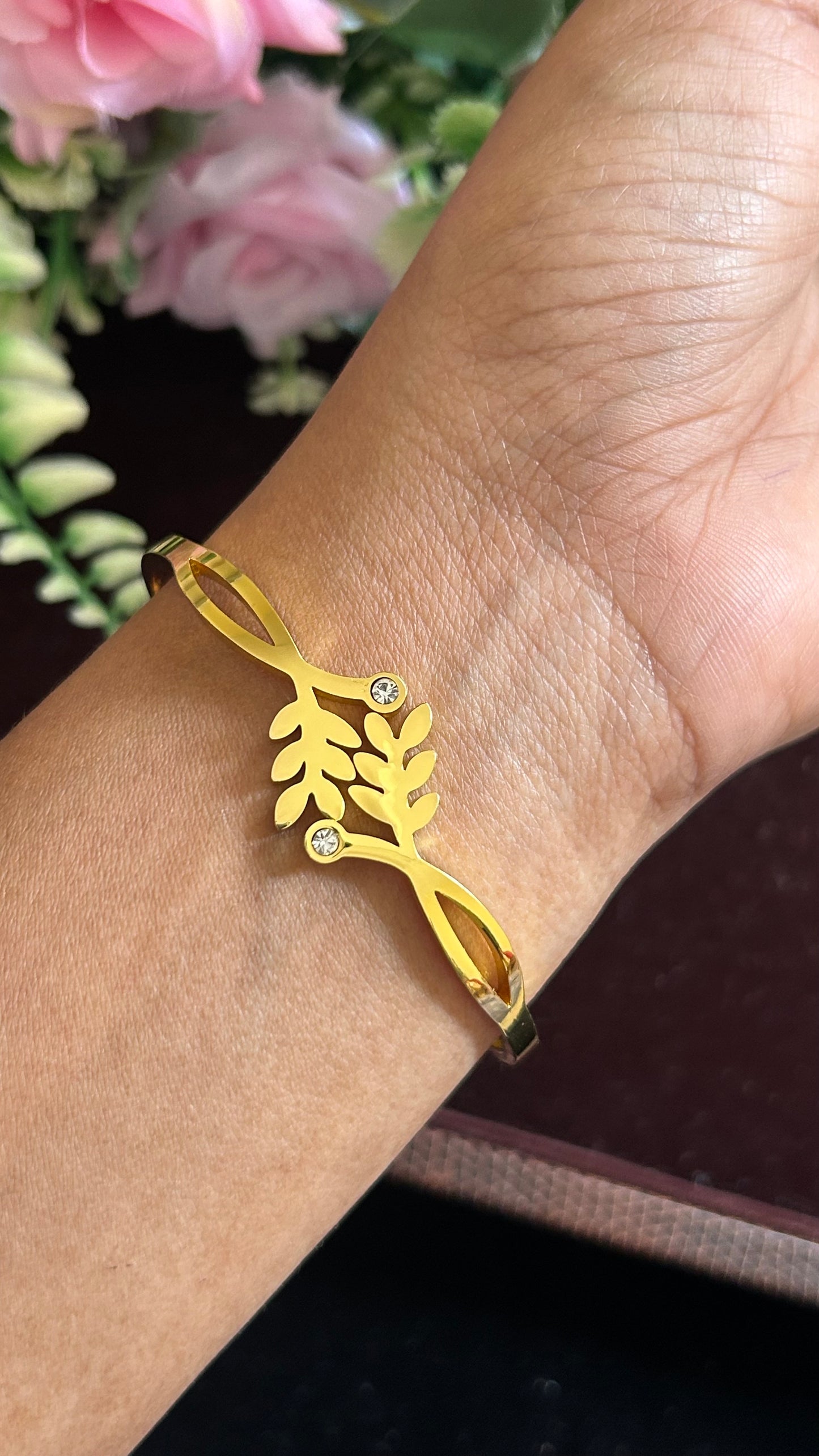 Petal & Leaf Gold Tone Bracelet openable