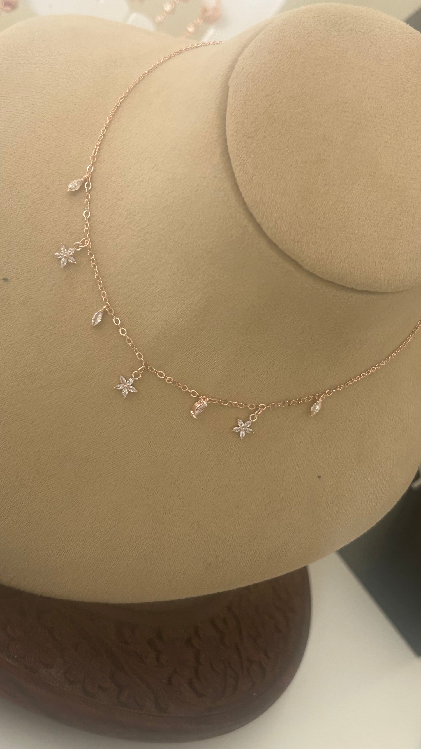Chocker cum chain with flowers