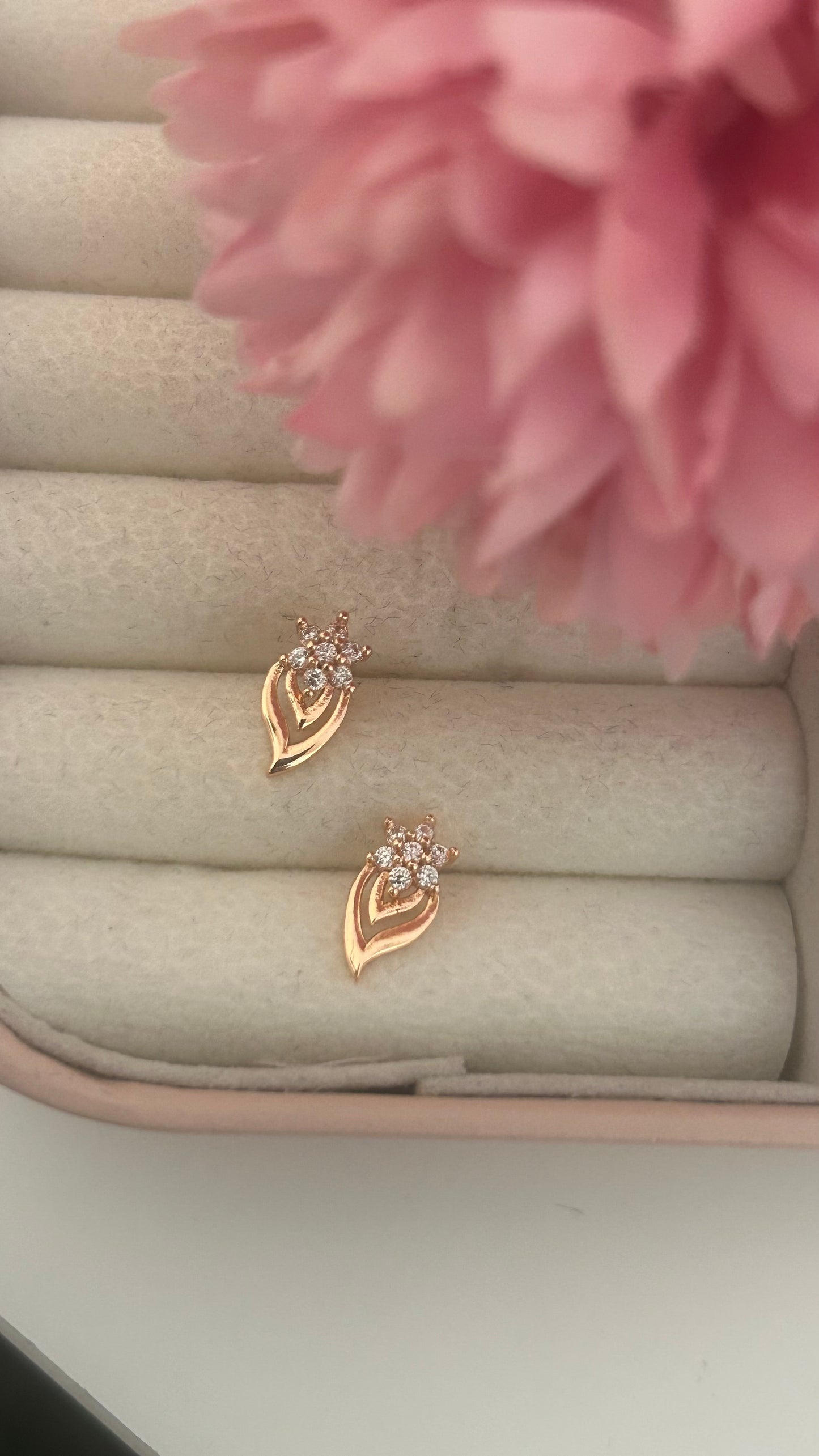 "Elegant Rose Gold Floral Diamond Earrings – Sparkling Leaf Design Jewelry for Women"