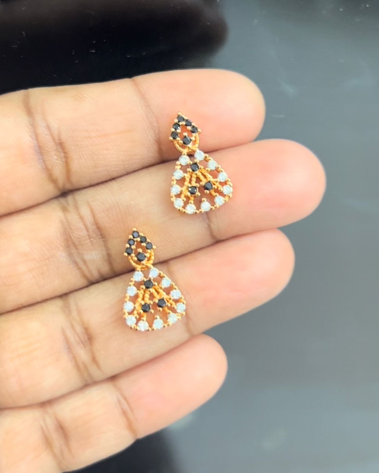 Black stone stud