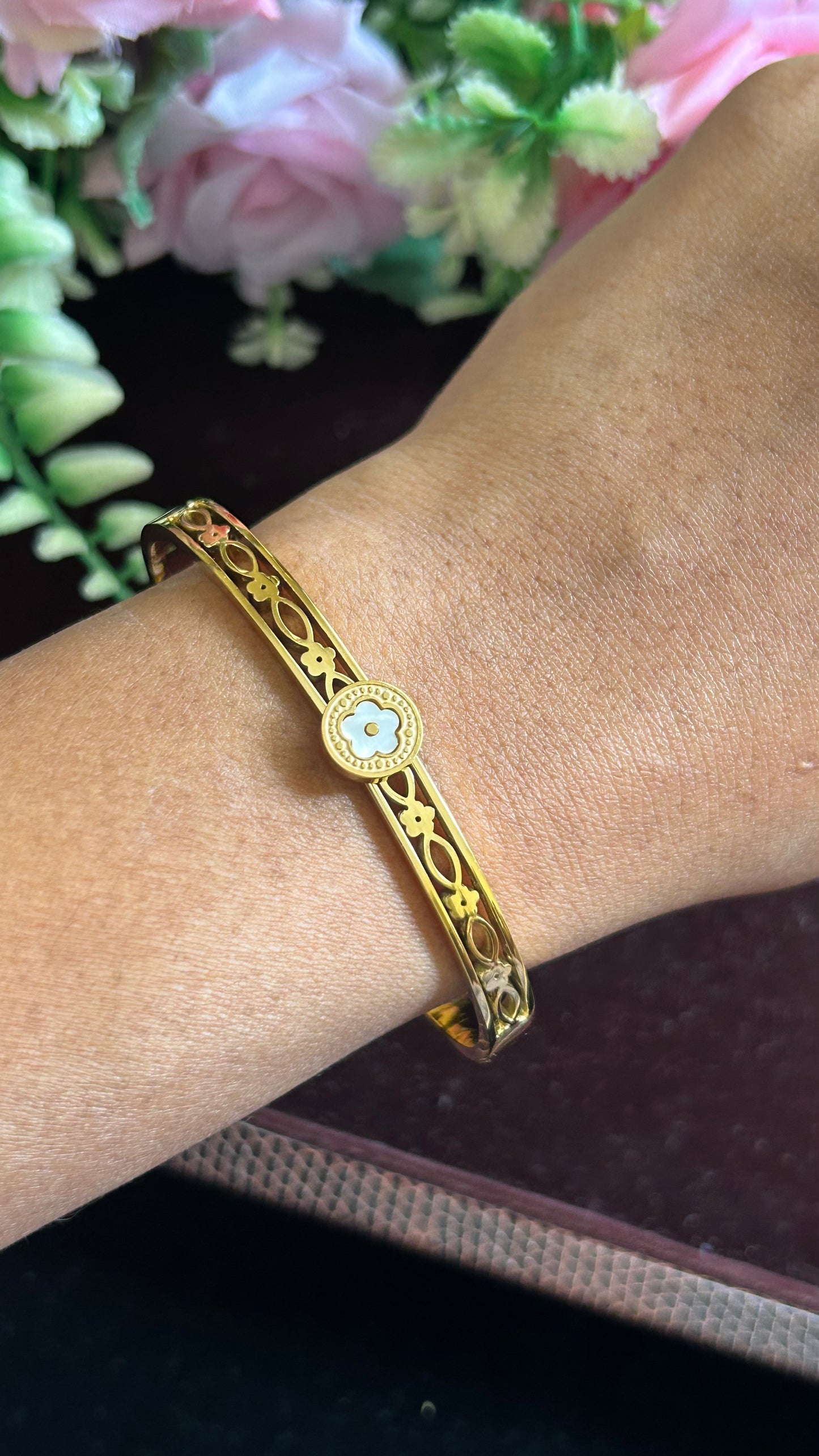 Premium Openable Kada for Women | Elegant Floral Gold Finish Bangle