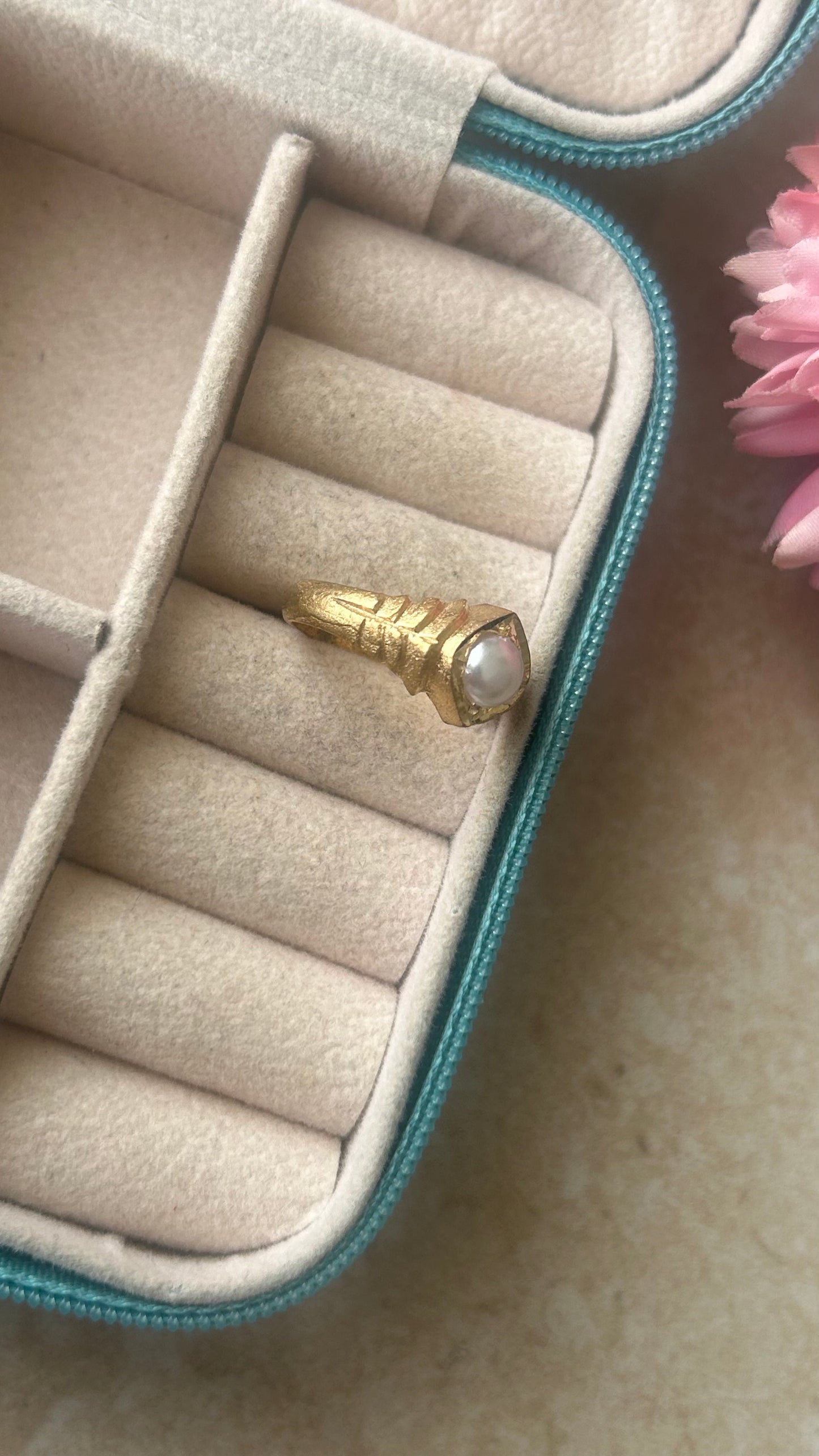 Panchaloham pearl finger ring with curves