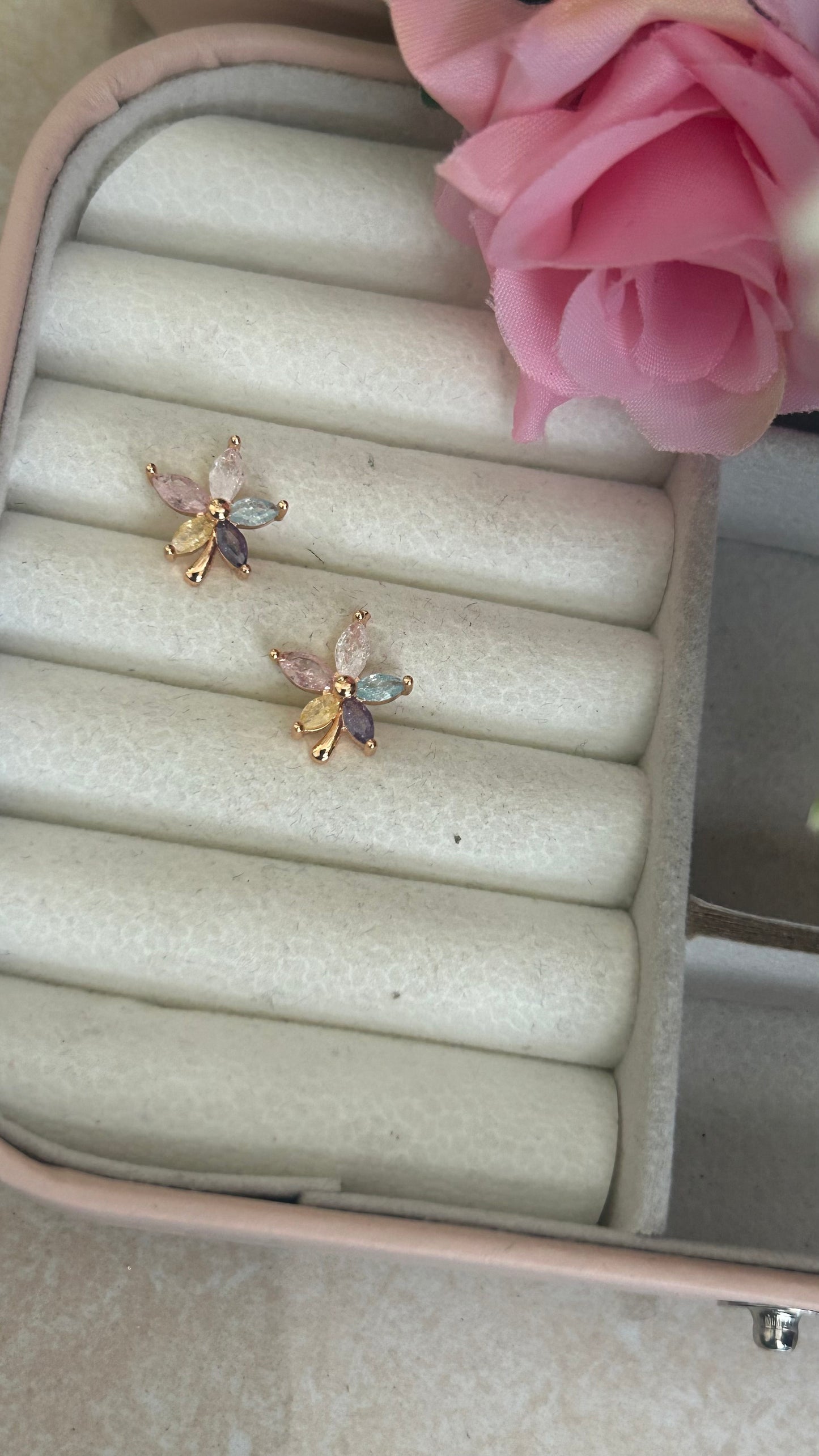 Chic Garden-Inspired Earrings – Multicolor Floral Studs"