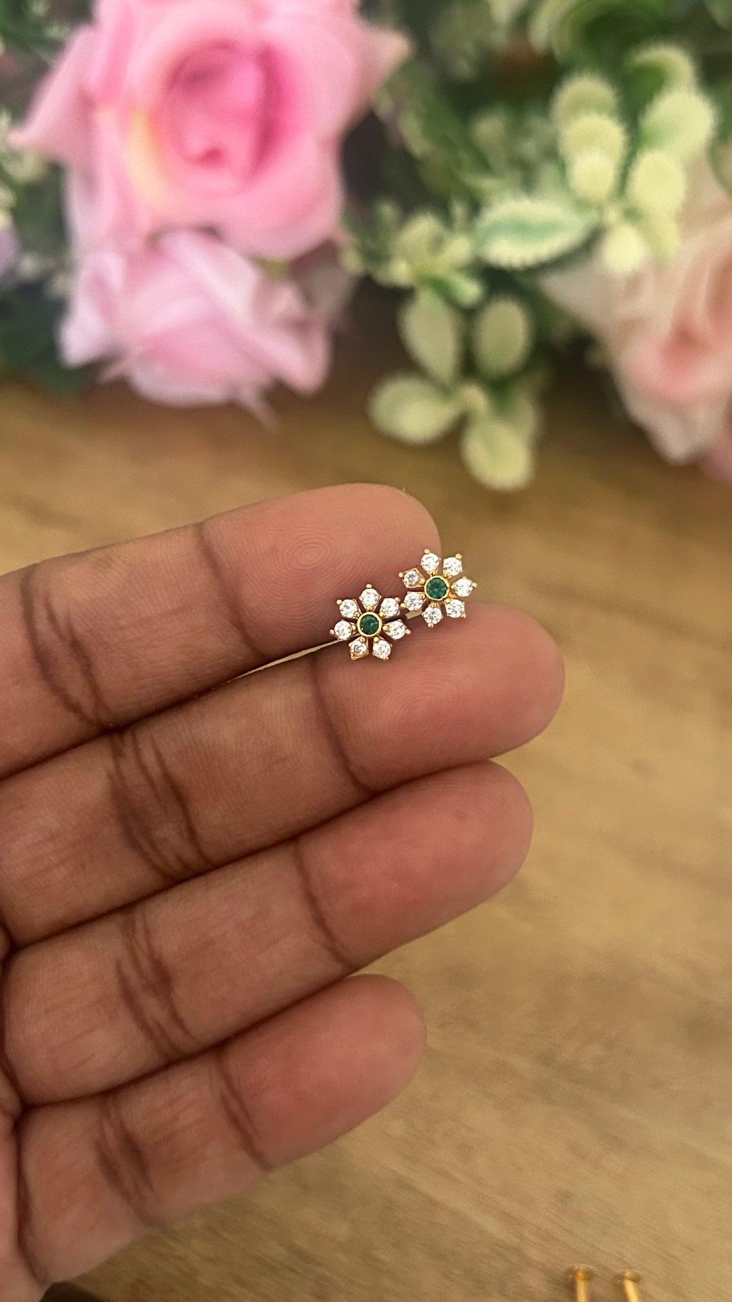 🌸 “Elegant Floral Second Tops”✨ “Mini Flower Design 7 petals Studs” same like nose pin patteren