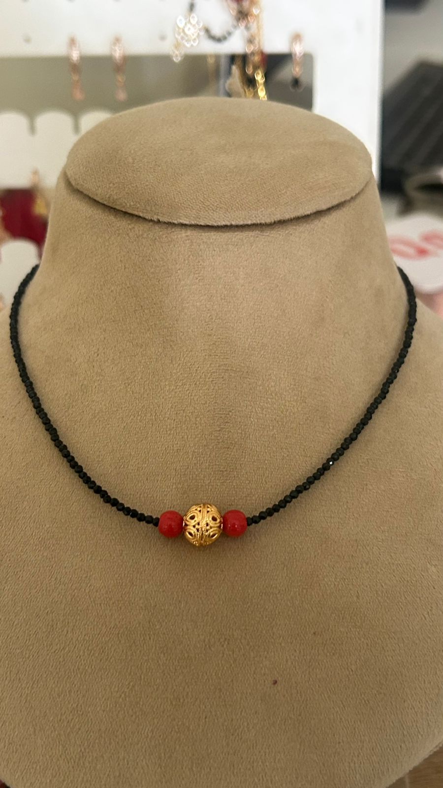 Invisible Chain Black Beads Necklace with Gold Center Bead – Stiff Neck Fit (16 Inches)