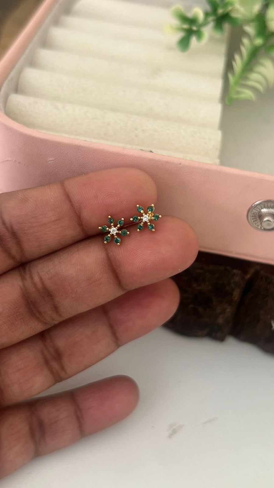 🌸 “Elegant GREEN Floral Second Tops”✨ “Mini Flower Design Studs” same like nose pin patteren