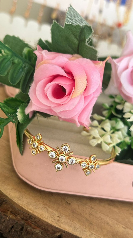 Panchaloham Polished Adjustable Kada with Floral Stone Design – Elegant Daily Wear