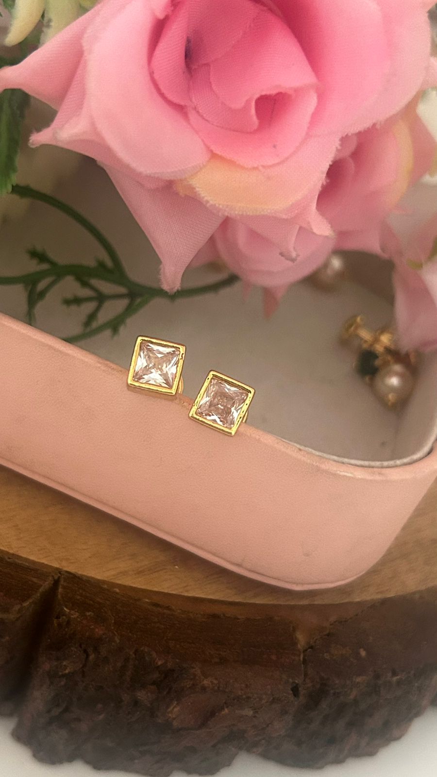 panchaloham square shape stud in colours with polish