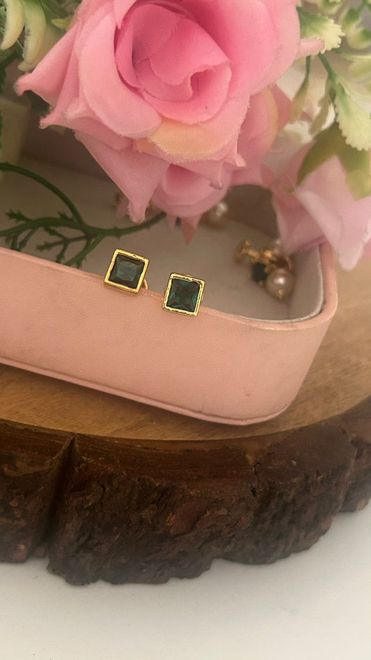 panchaloham square shape stud in colours with polish
