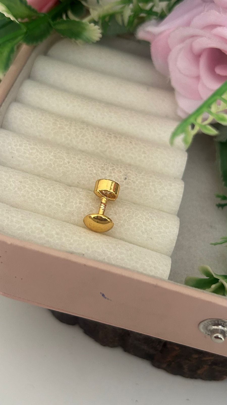 panchaloham square shape stud in colours with polish