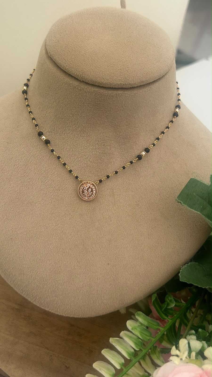 Black Beads Leaf Pendant chain| 13–14 Inches