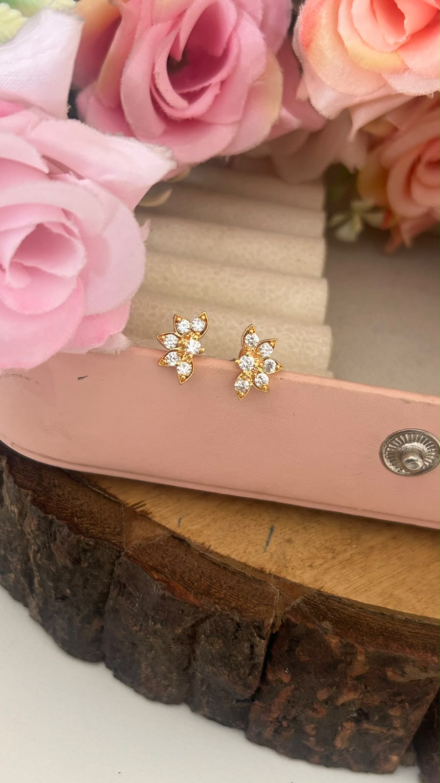 Panchaloham BIg Leaf Curve Stud Earrings – Gold Polish