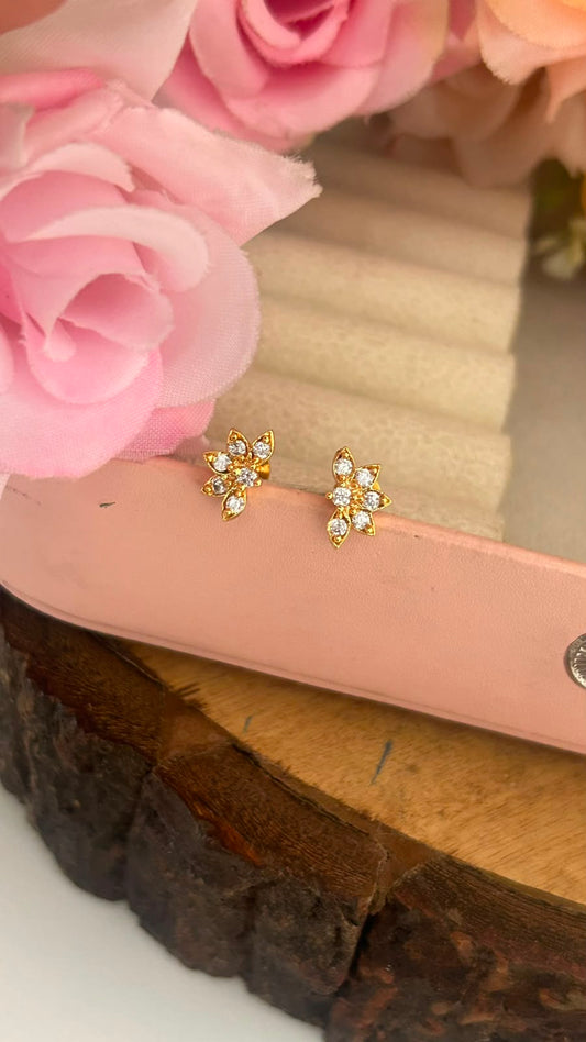 Panchaloham small Leaf Curve Stud Earrings – Gold Polish