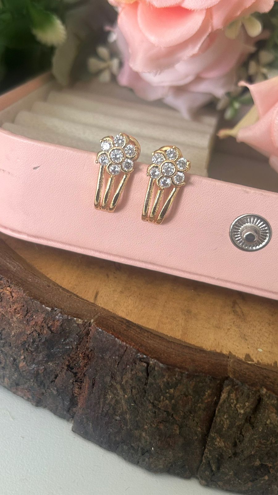 Panchaloham 6-Petal Floral Polished Stud Earrings