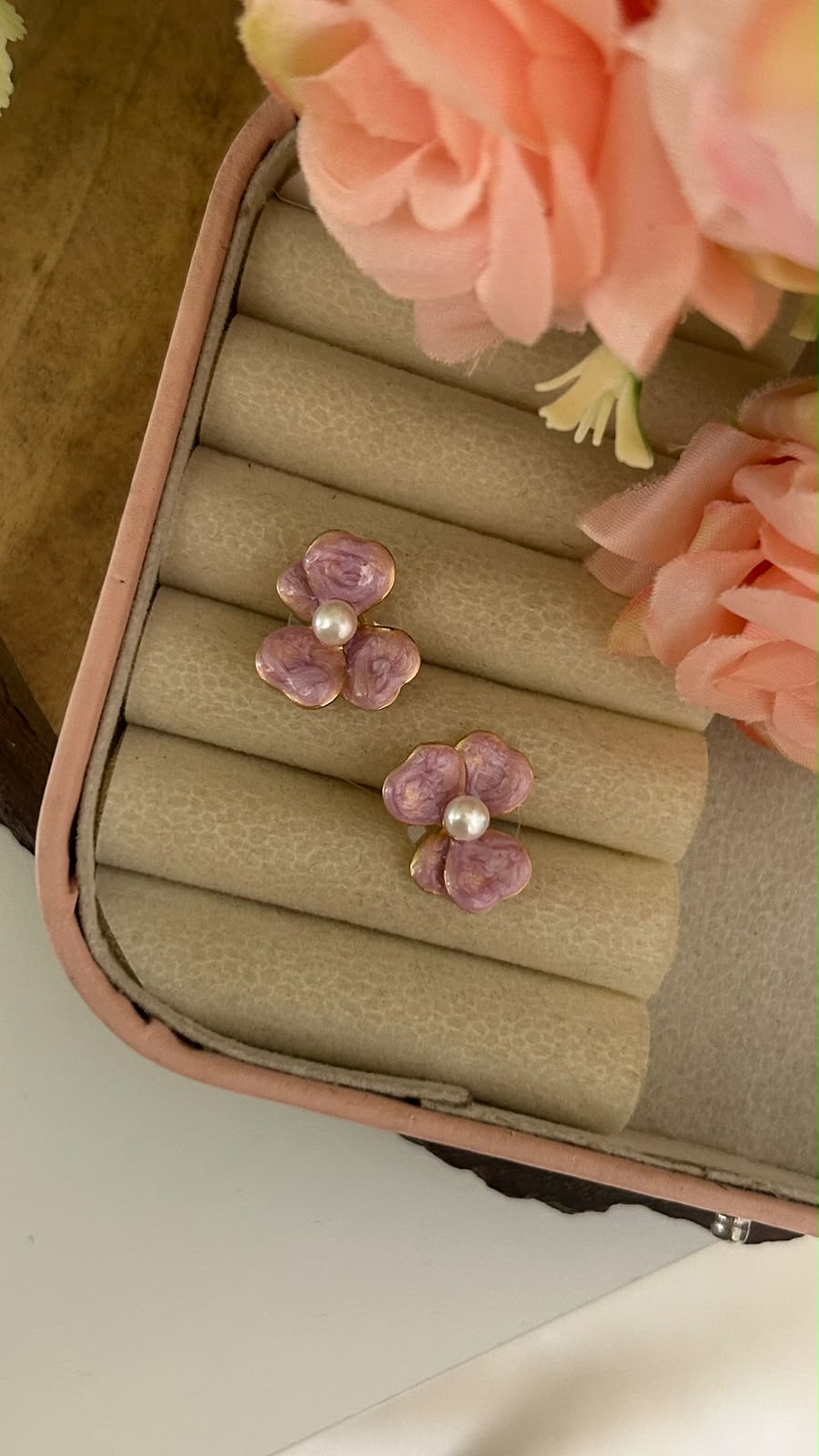 PU Plated Original Pearl Flower Earrings – Elegant Pink Floral Stud Earrings for Women