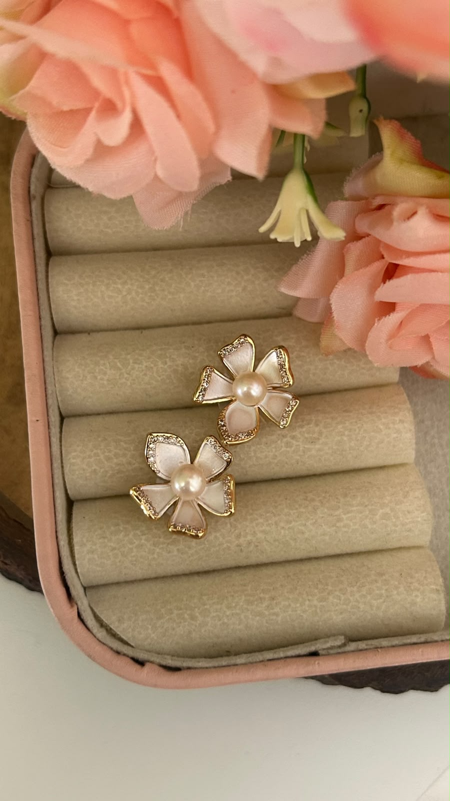 White Floral Original Pearl Stud Earrings with Gold P.U. Plating