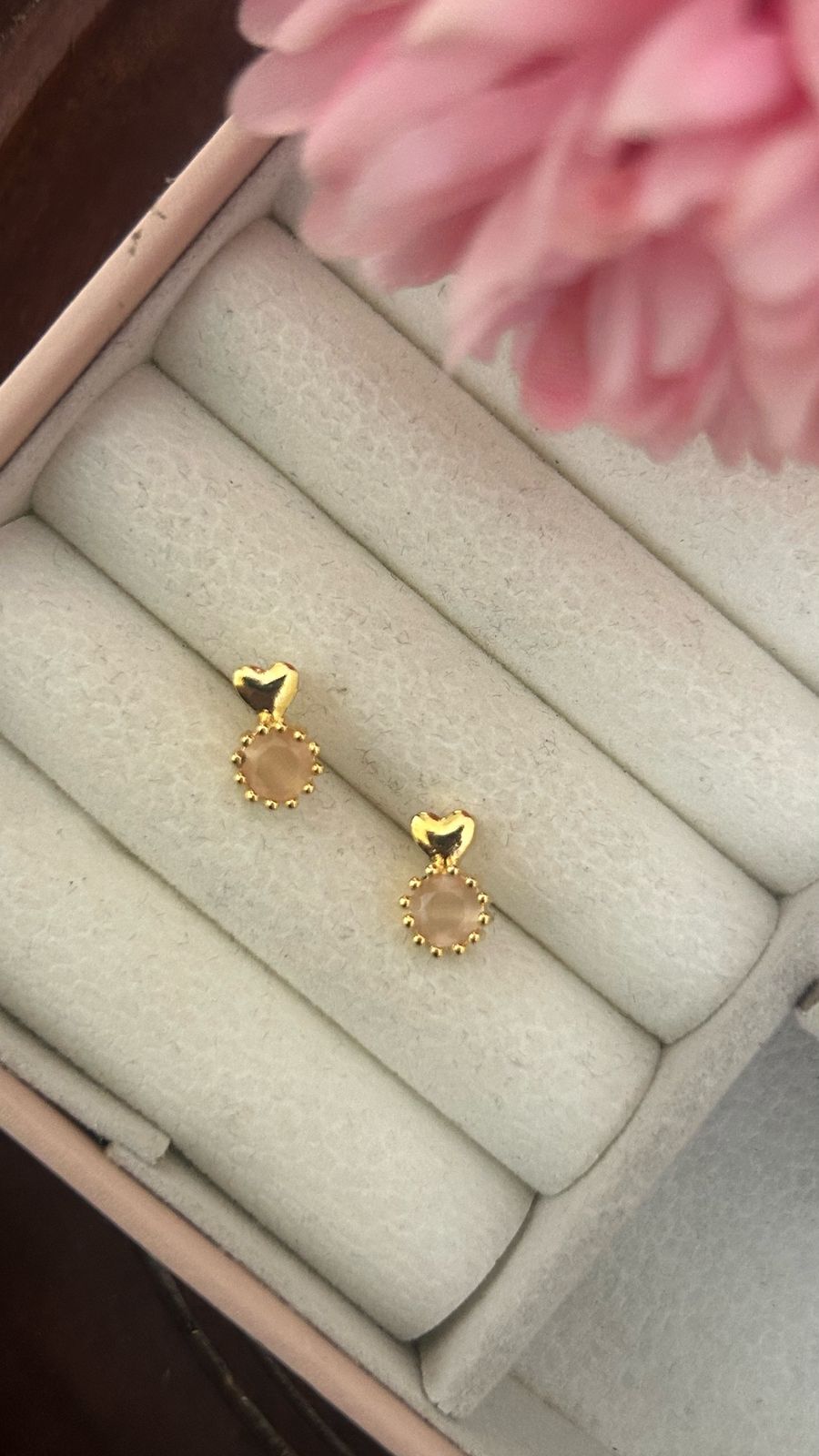 Cute little heart shape stud with round shape