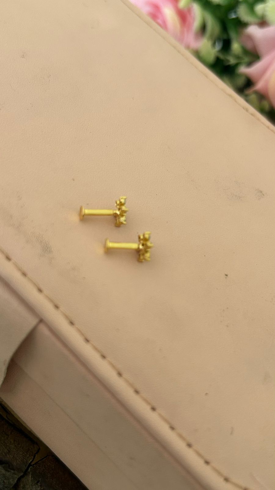 🌸 “Elegant Floral Second Tops”✨ “Mini Flower Design Studs” same like nose pin patteren