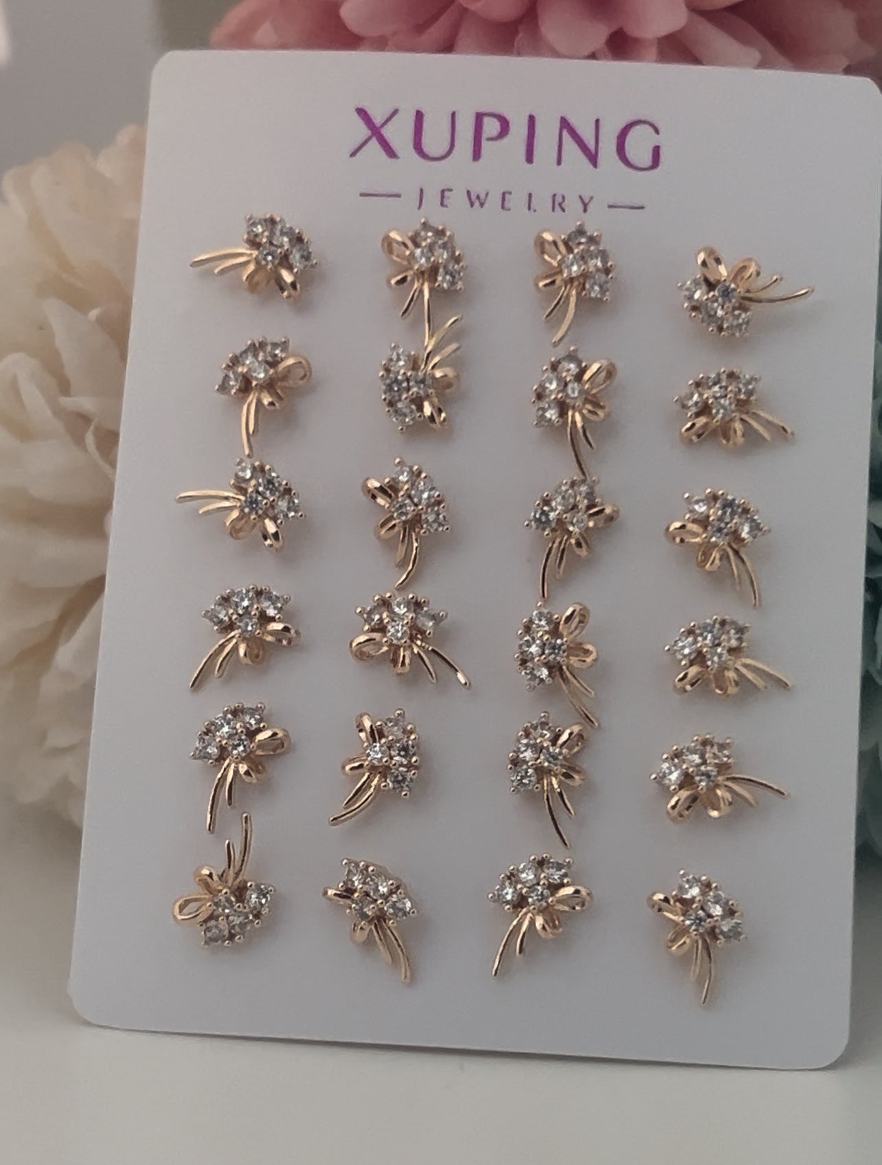 Xuping flower stud with curved shape