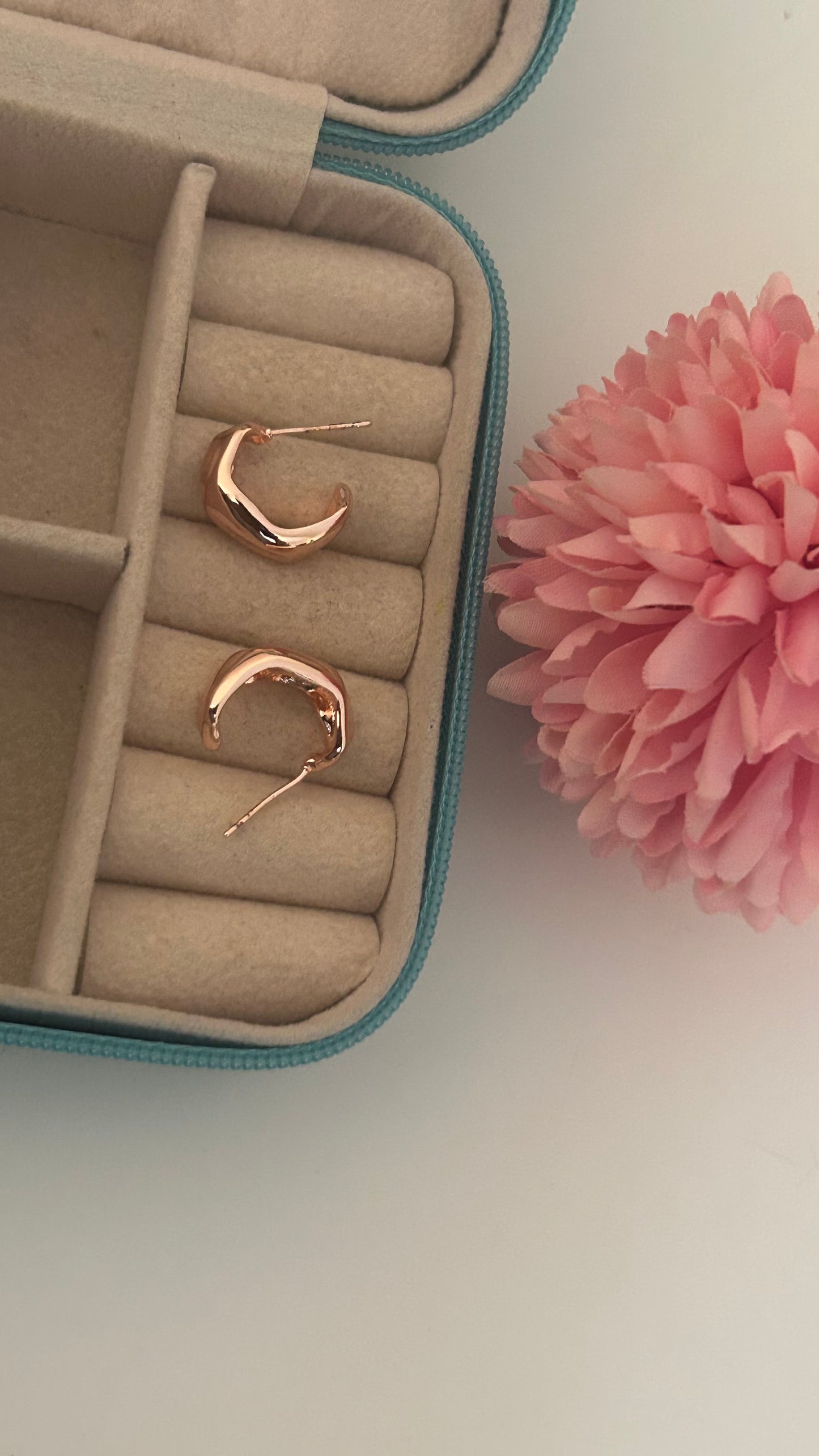 Rosegold stylish curved studs