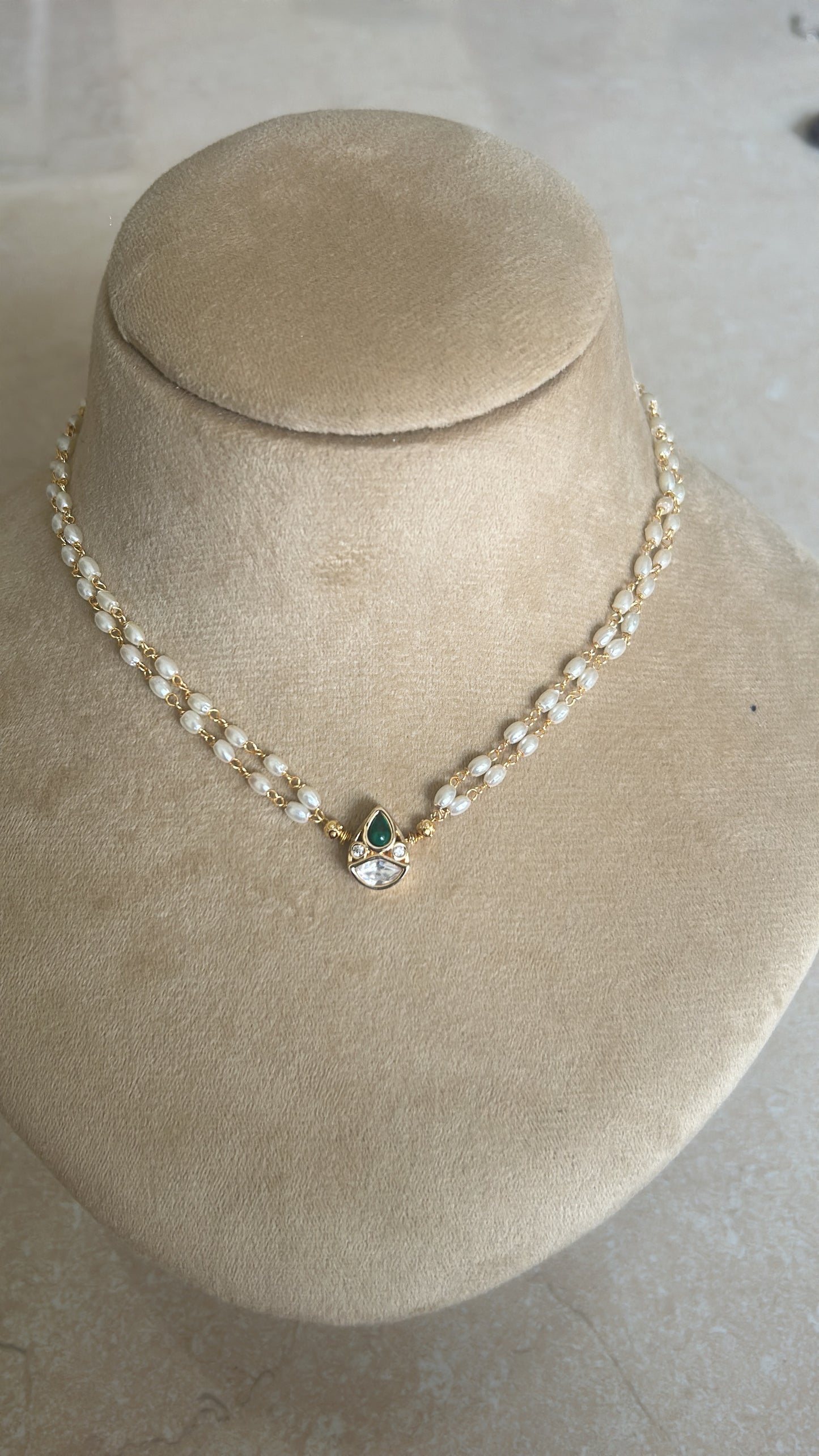 Pearl mini chocker with ad pendant in 15 inches