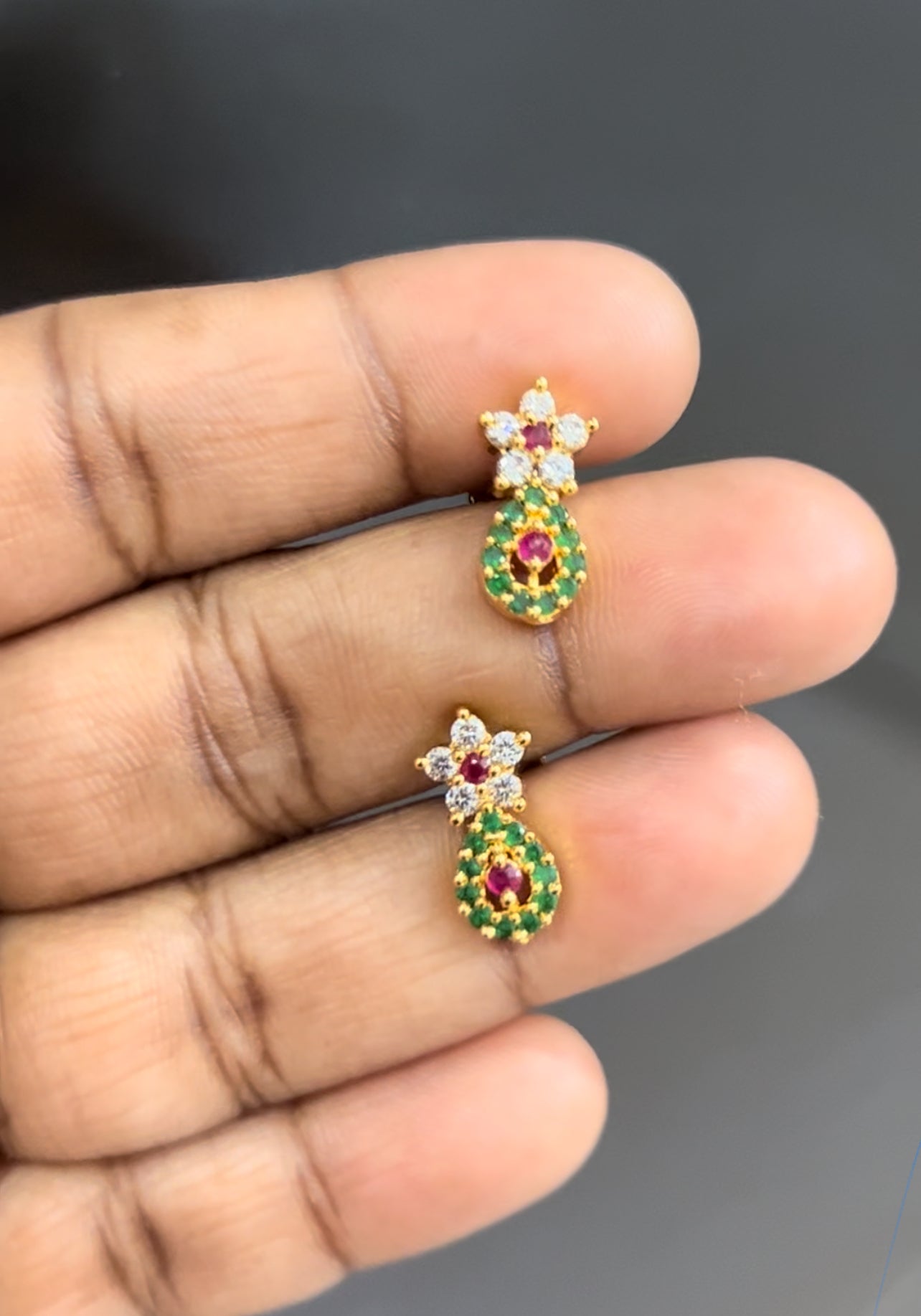 Flower stud with green stones round shape screwback