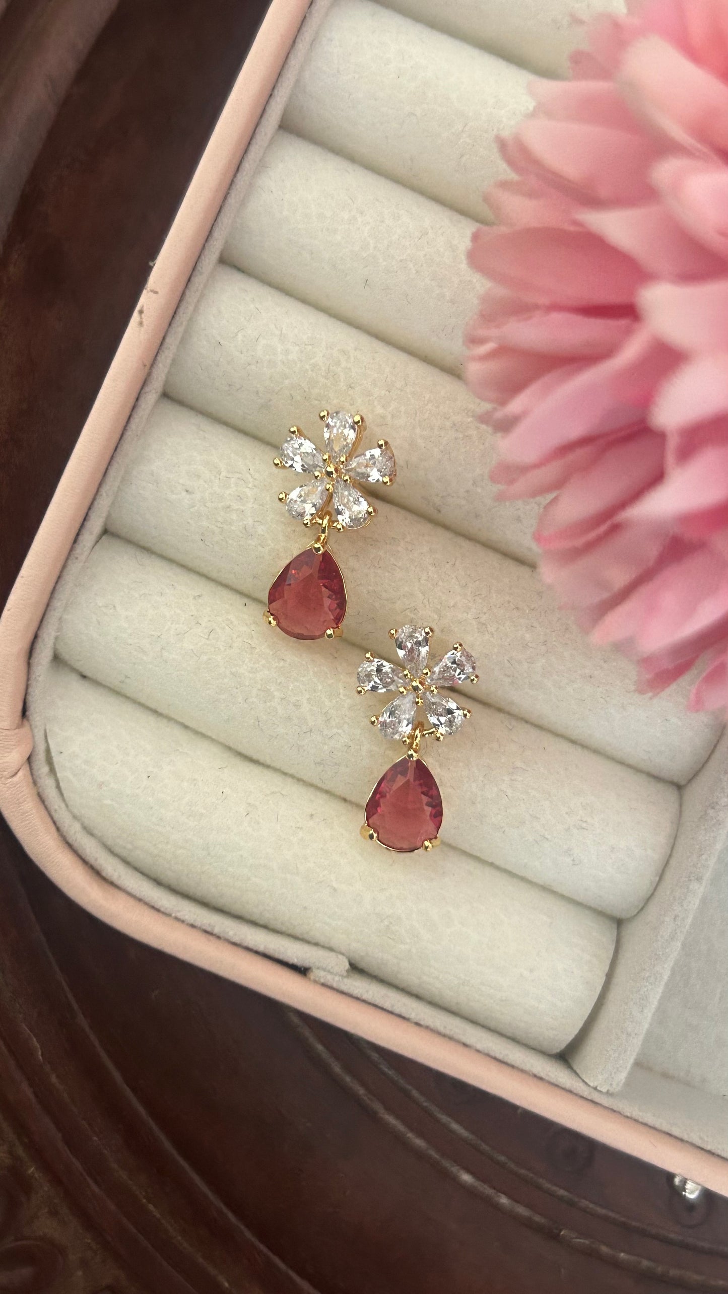 "Luxury Flower-Shaped Stud Earrings with Amethyst Teardrop – Gold Finish Crystal Jewelry for Women"