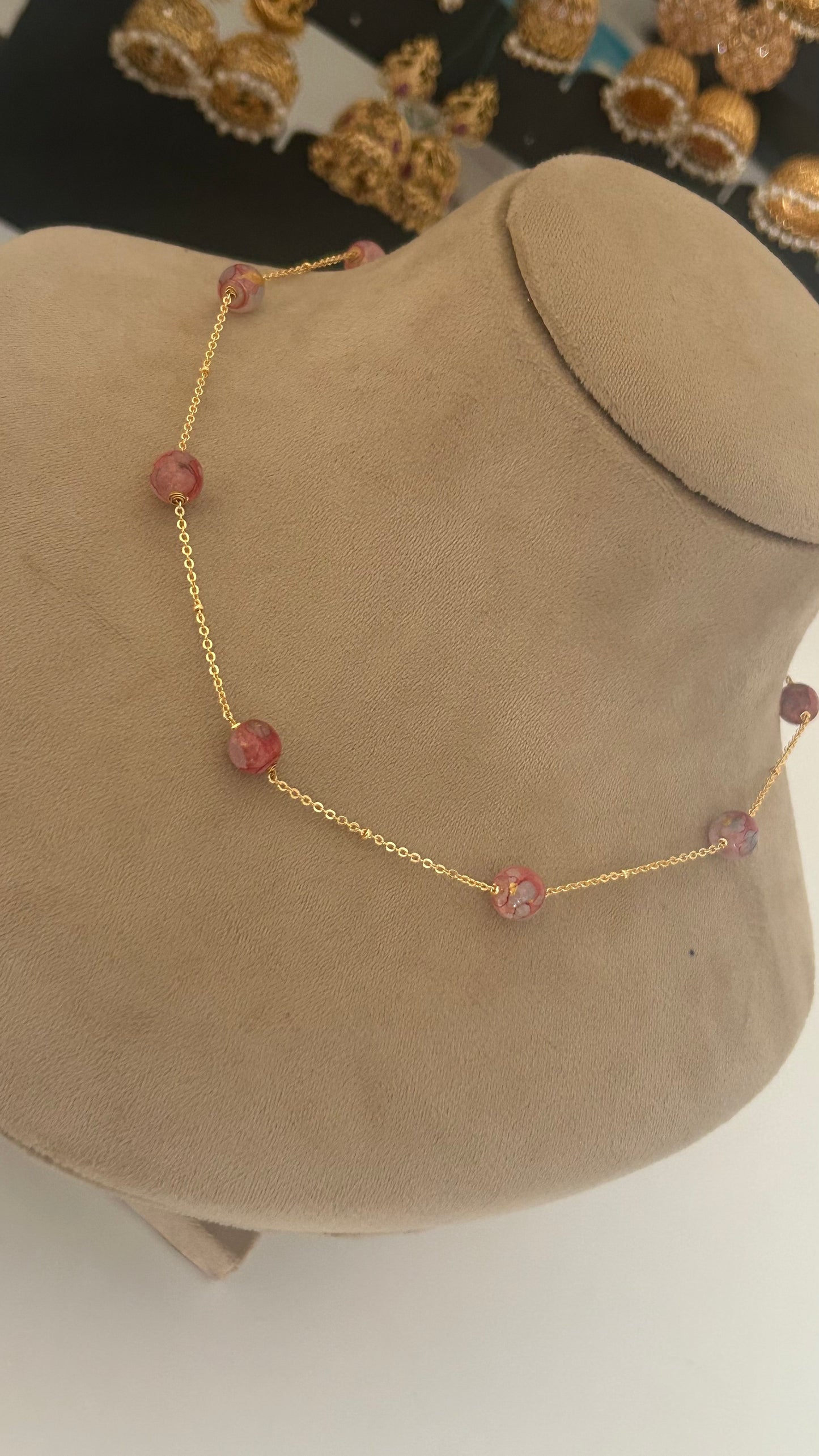 Chain with floral glass beads in 16 inches