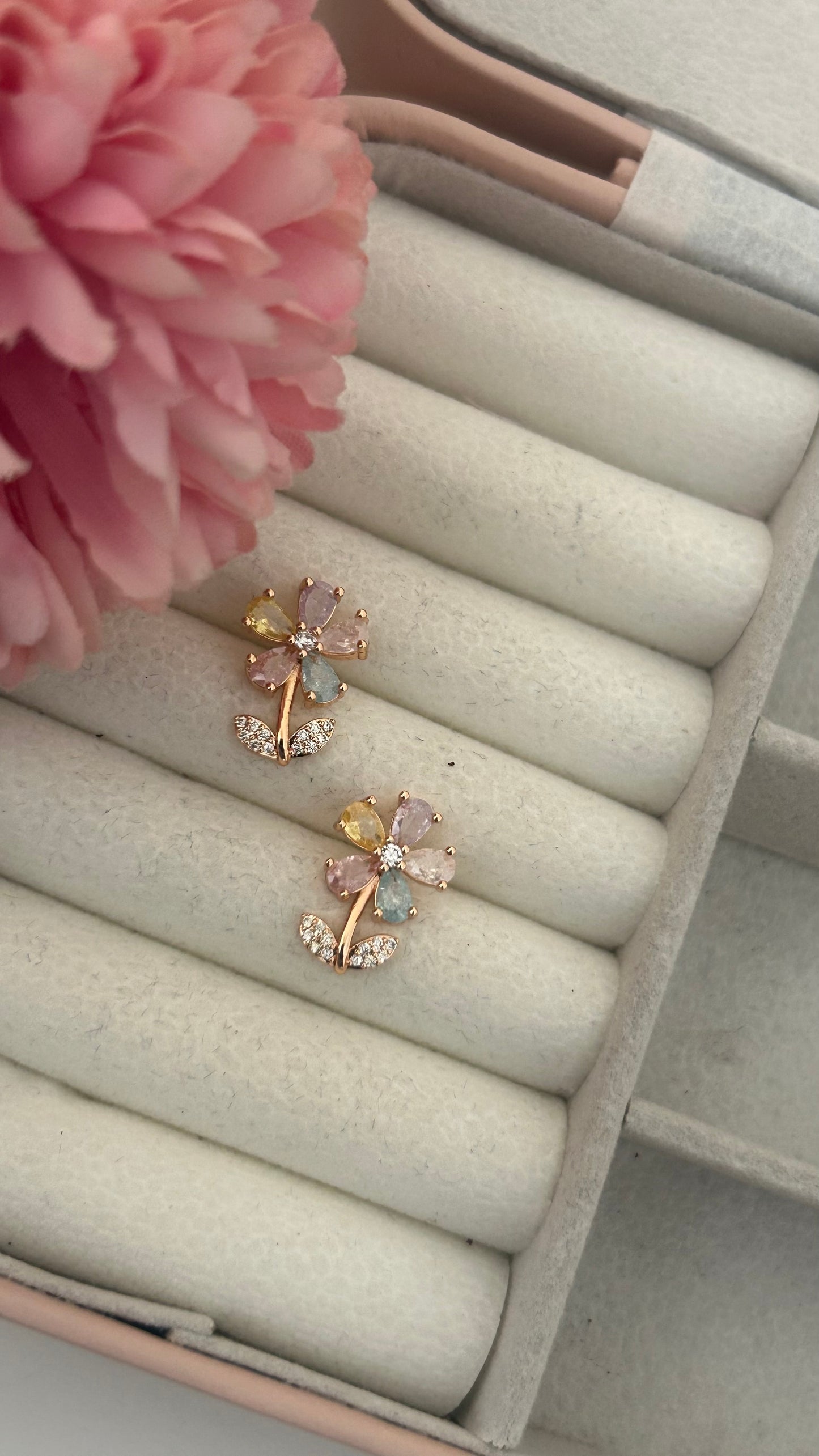 Cz "Petal Dreams: Blooming Elegance" studs
