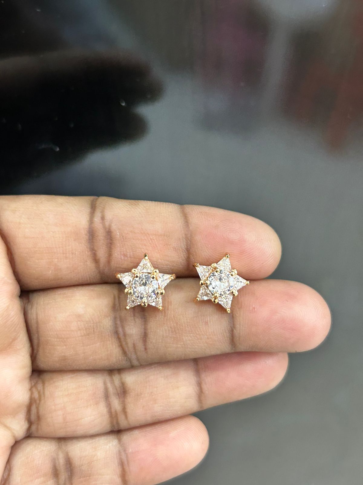 CZ STAR FLOWER STUD