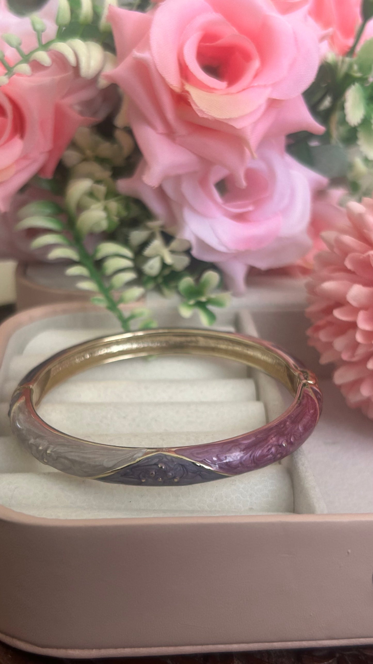 Twilight whisper swirl kada openable