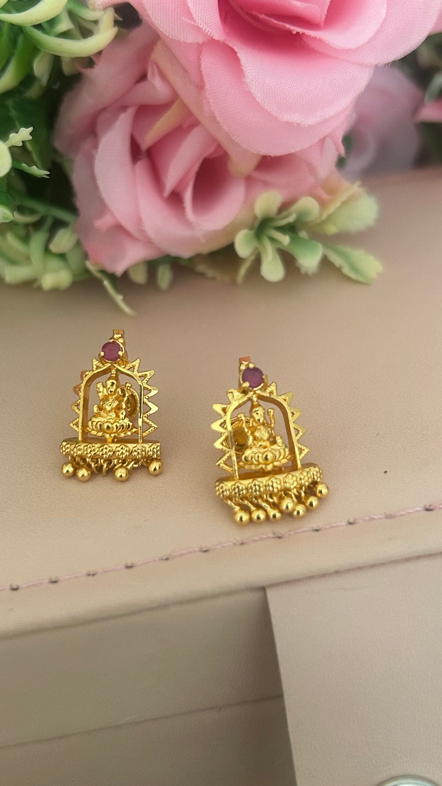 LAKSHMI DEVI SCREWBACK EARRINGS