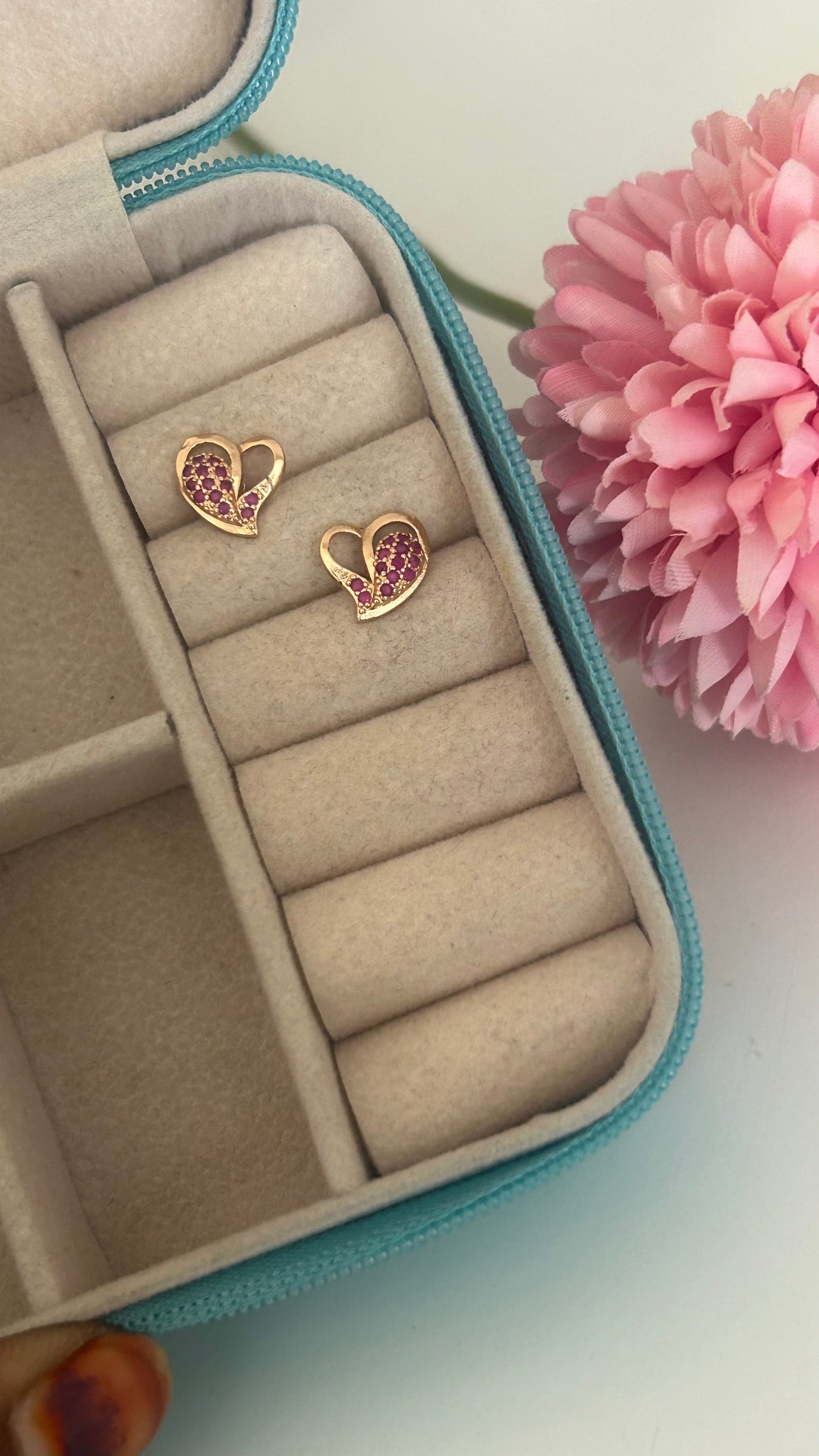 Love shape stud with pink stones