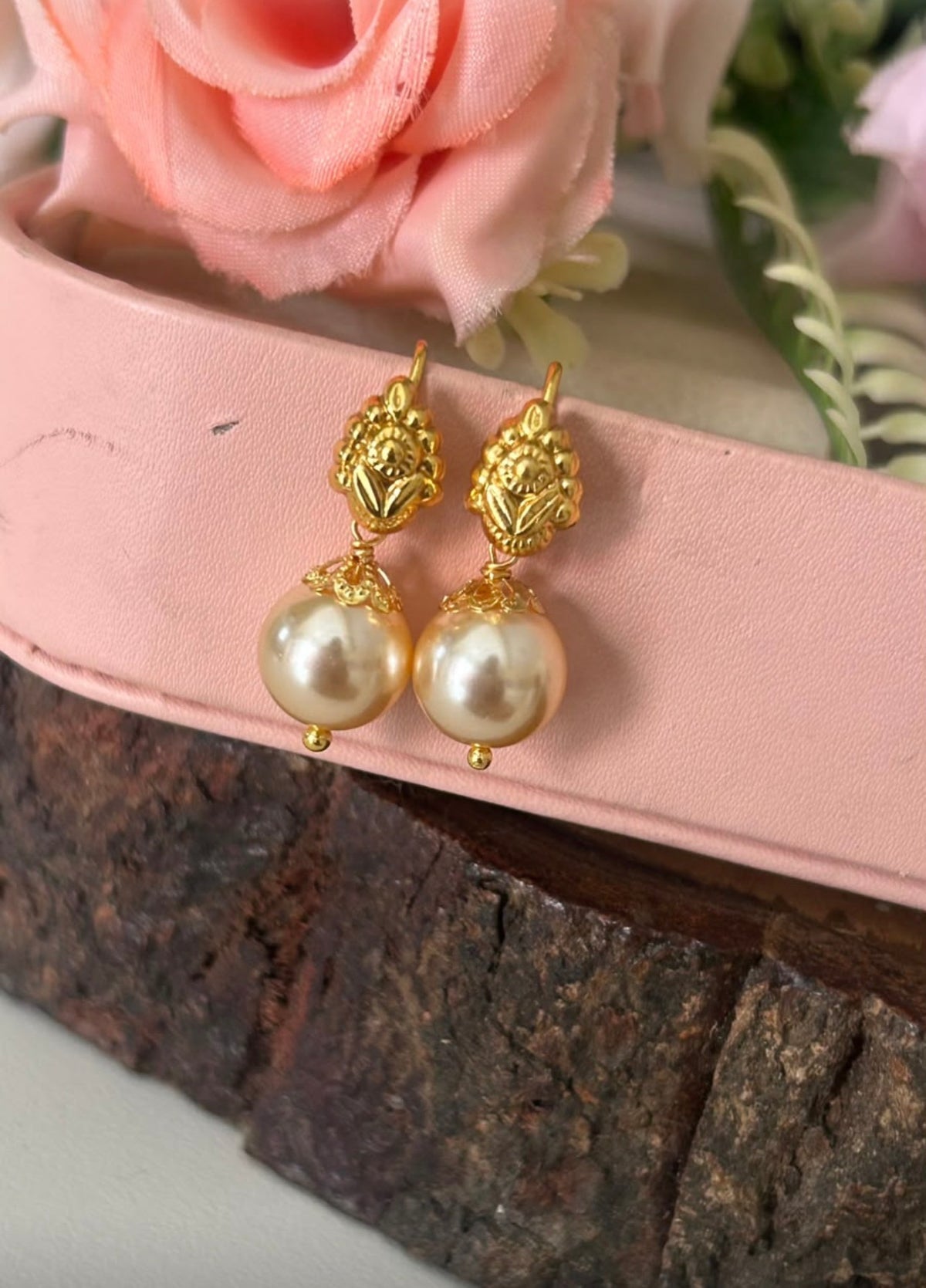 stone hook with hangings pearls