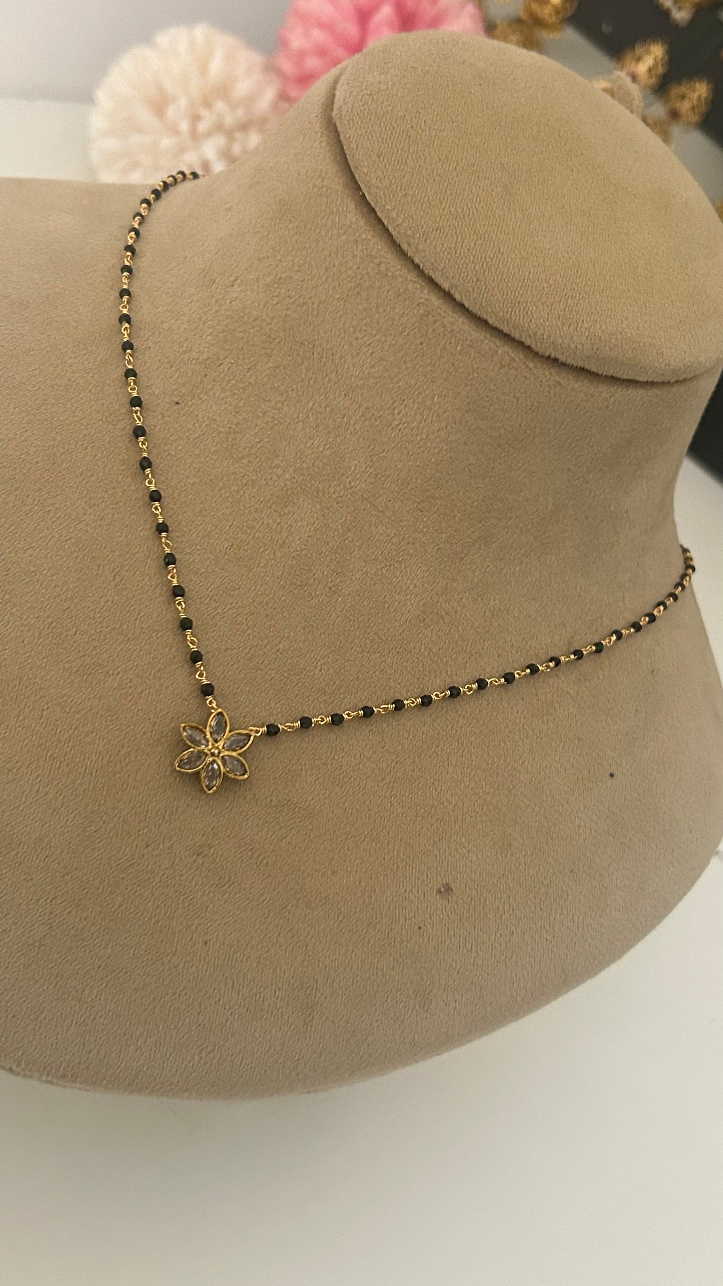 Blackbead chain with simple flower