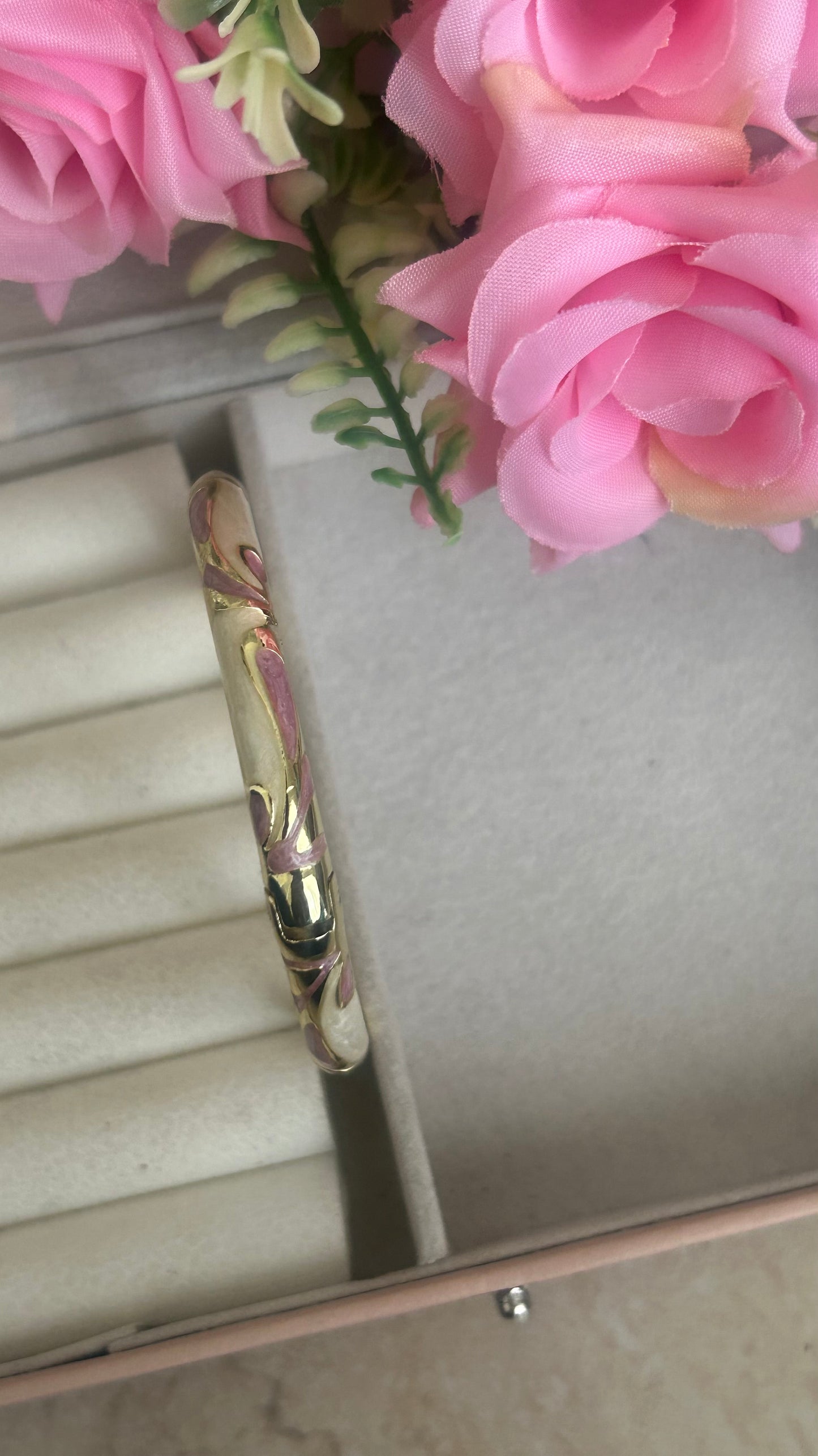 Elegant White and Pink Enamel Kada Bangle – Gold-Plated Women's Fashion Jewelry"