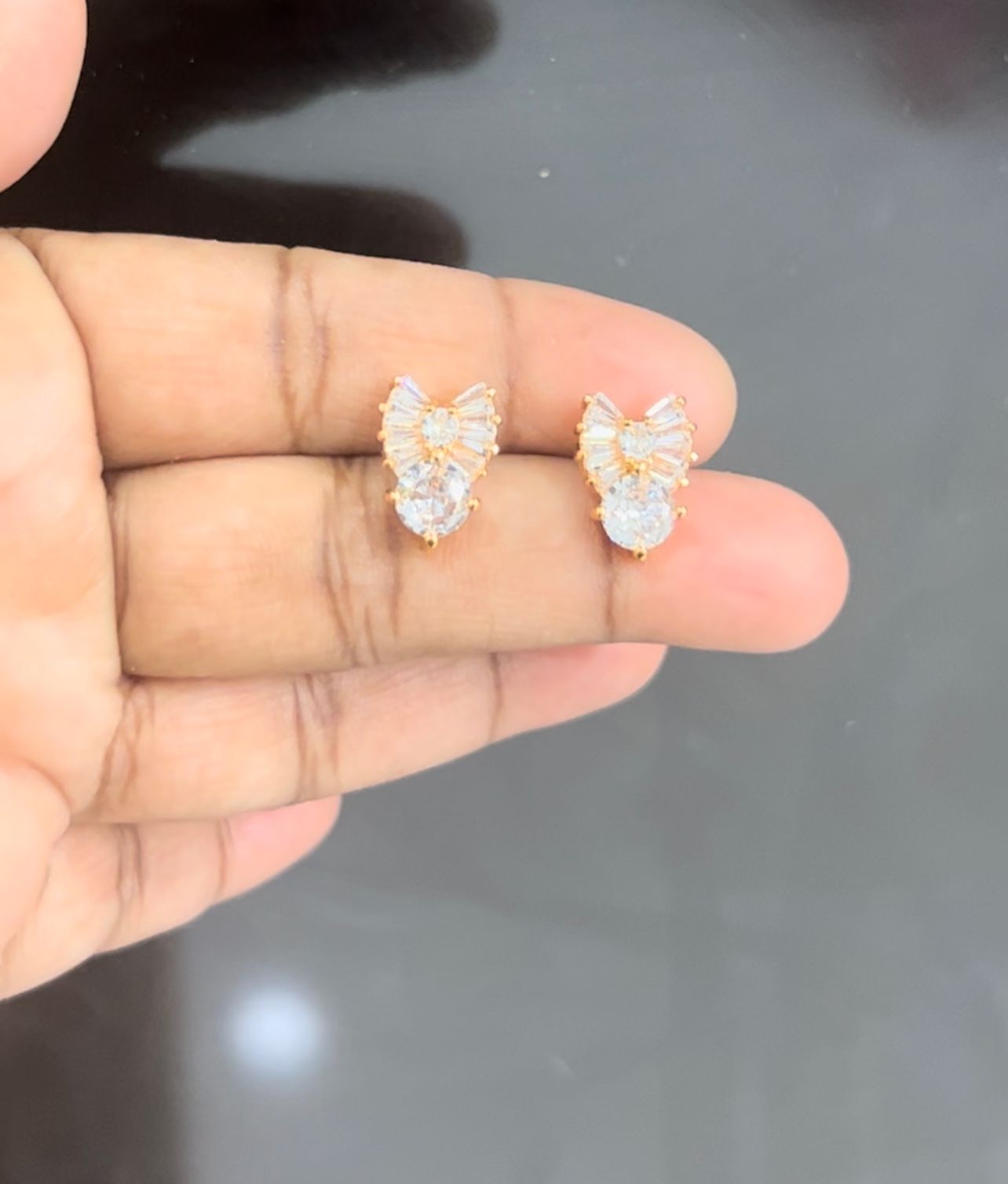 CZ BOW SHAPE EARRING WITH WHITE STONE