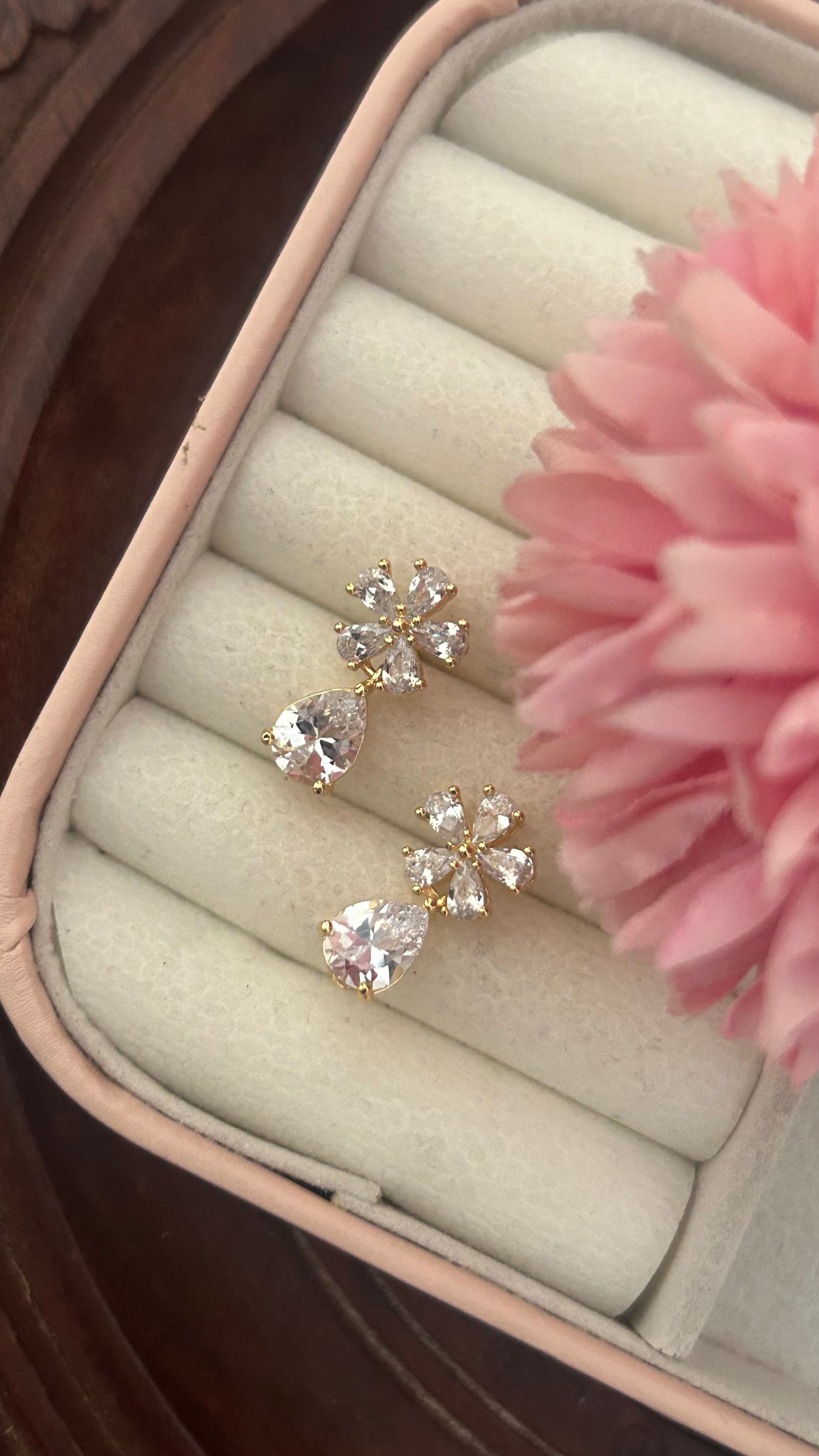 "Luxury Flower-Shaped Stud Earrings with Amethyst Teardrop – Gold Finish Crystal Jewelry for Women"