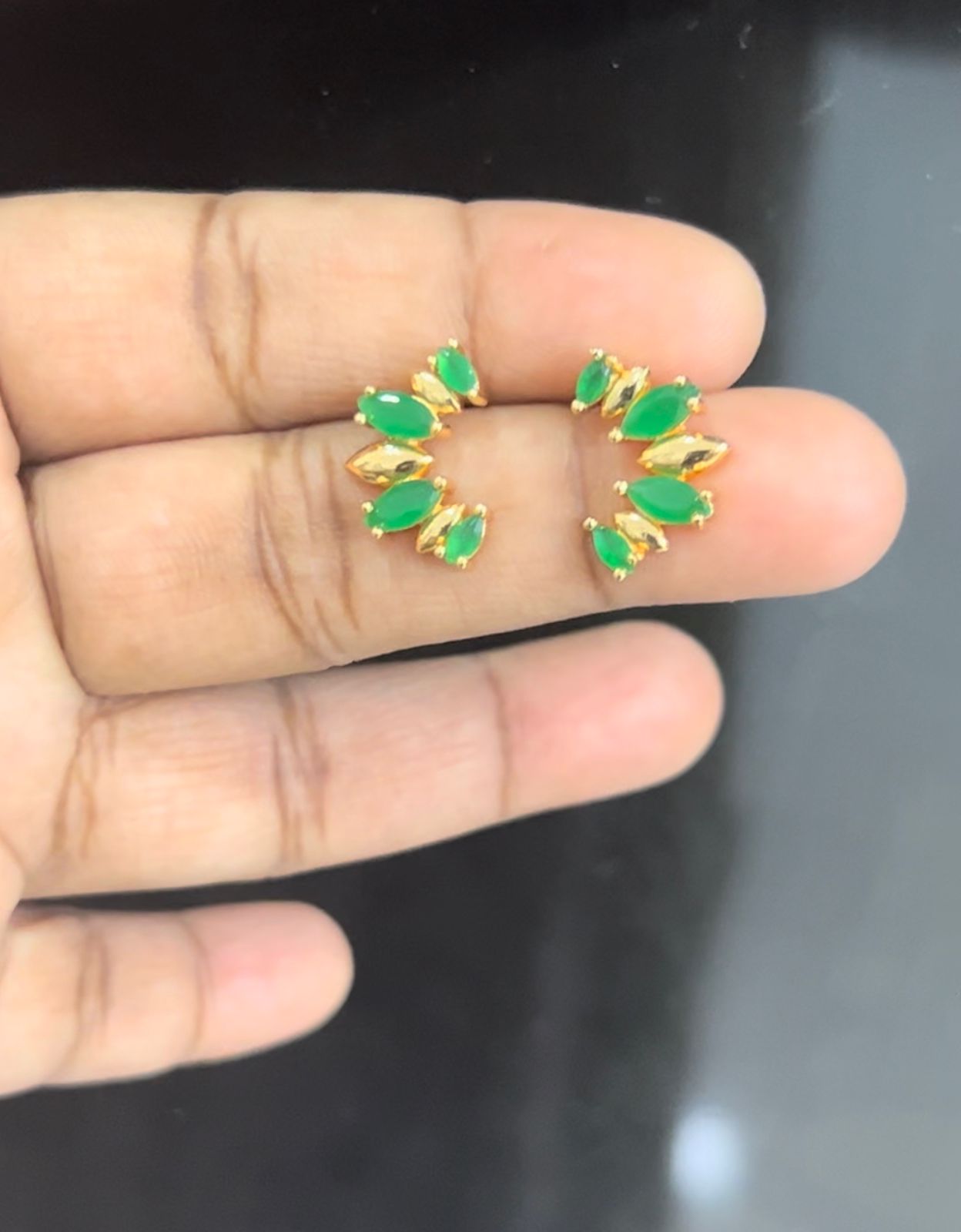 CZ GREEN COLOUR CURVED SHAPE STUD