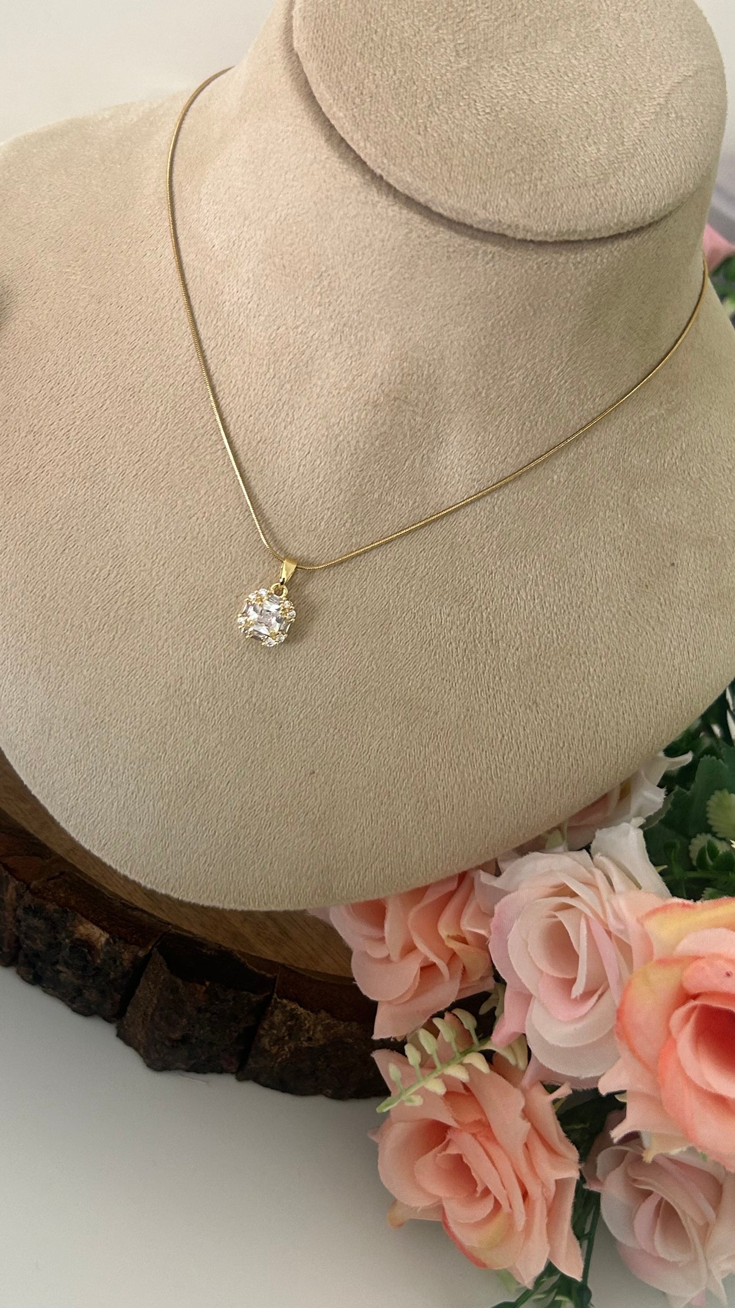 Anti-Tarnish Princess Cut Pendant Chain Necklace – Gold Finish