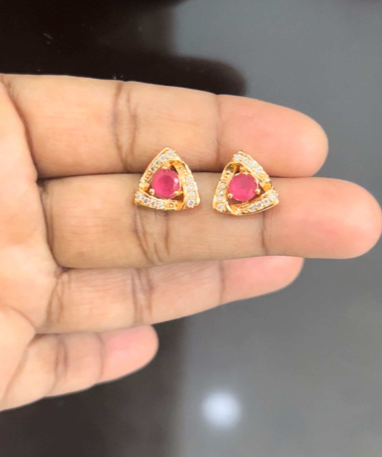 CZ RED STONE TRIANGLE SHAPE STUD