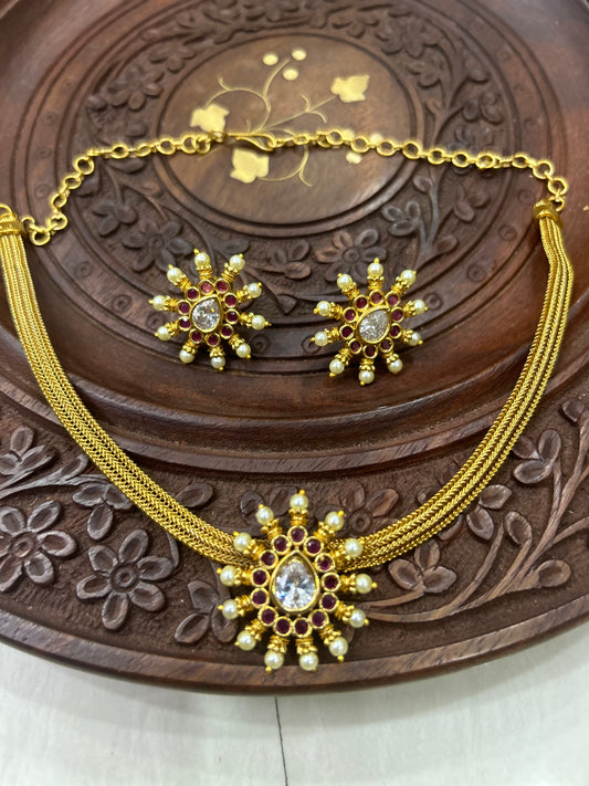 Plain nanu patti design with earrings