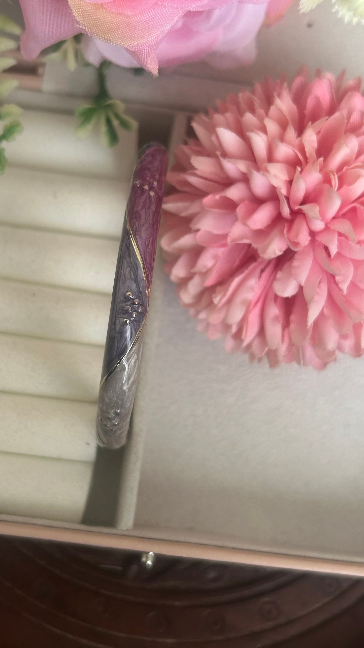 Twilight whisper swirl kada openable