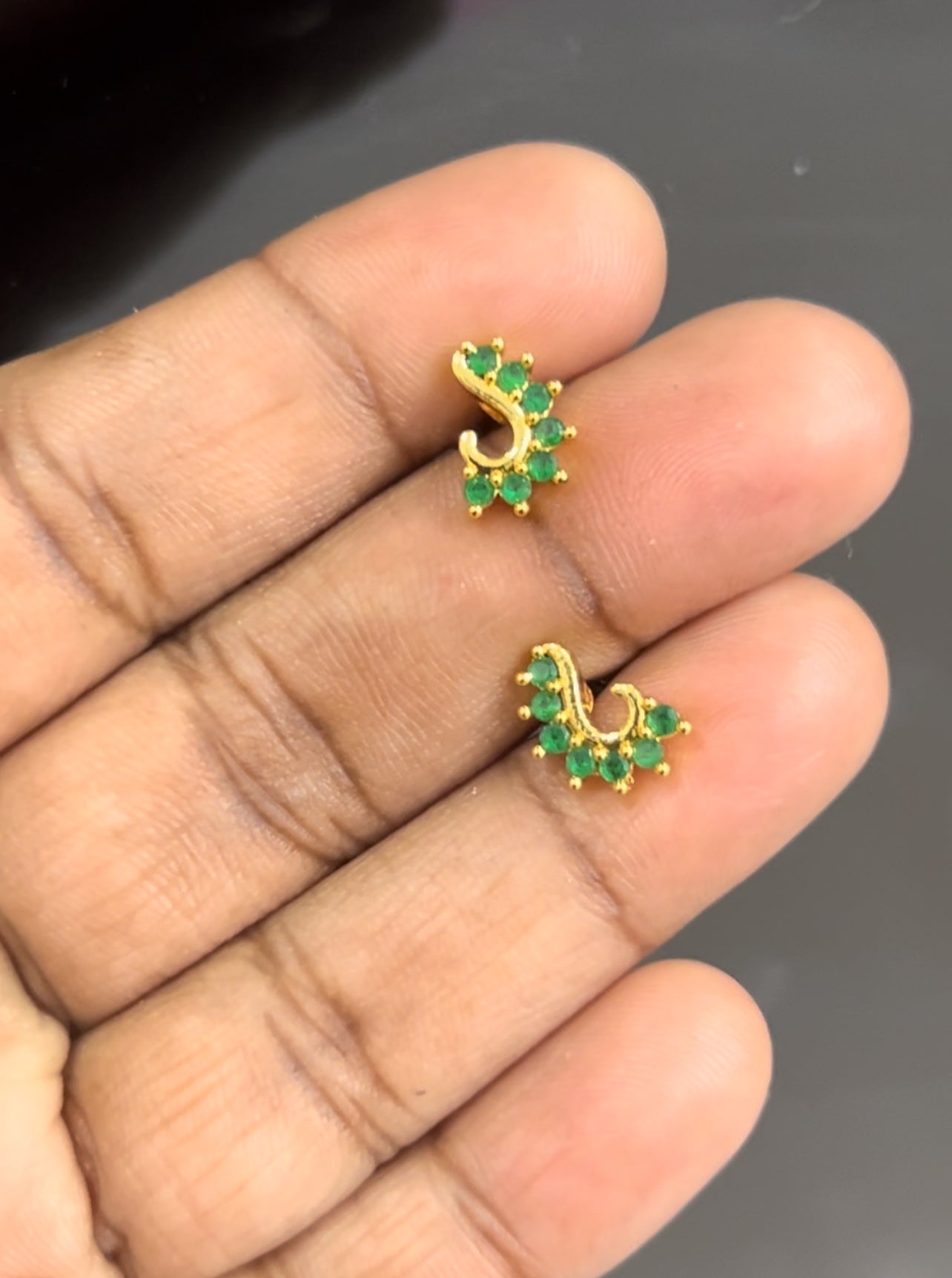 Small curve shape screwback earrings in colours