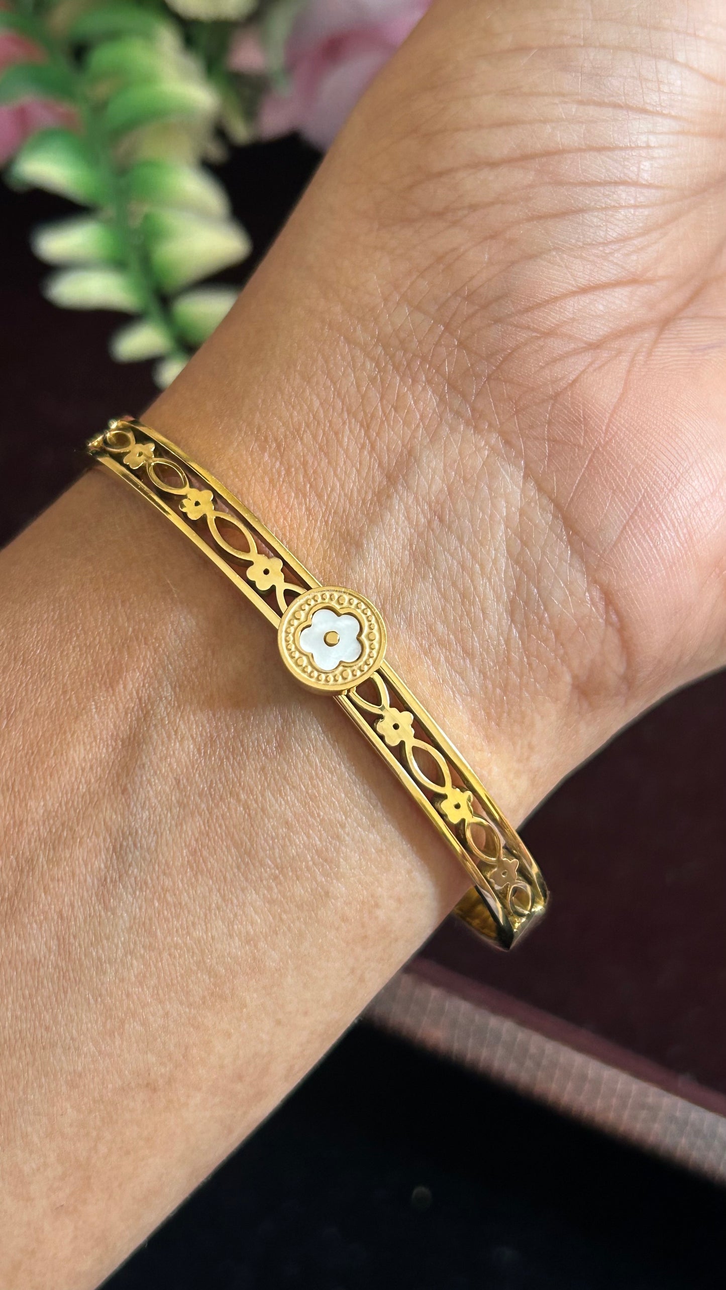 Premium Openable Kada for Women | Elegant Floral Gold Finish Bangle