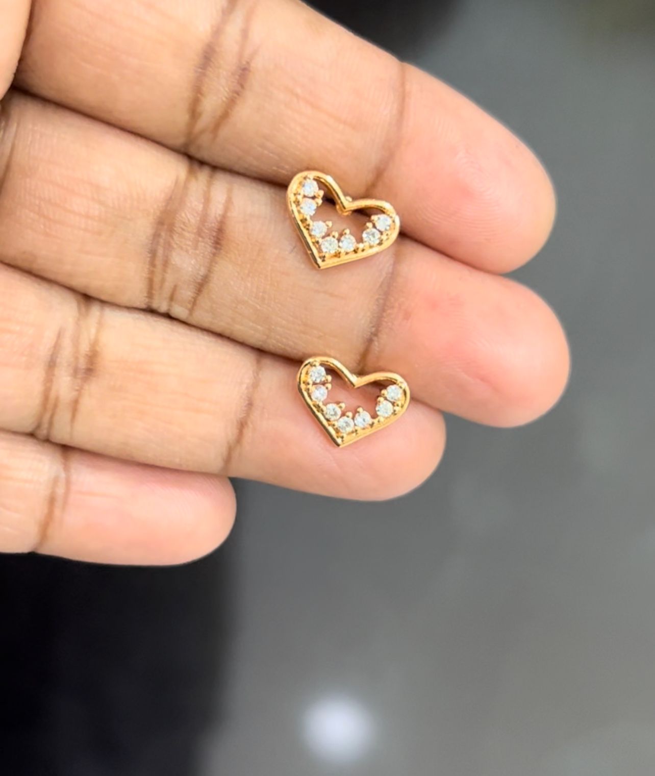 CZ LOVE SHAPE CUTE STUD