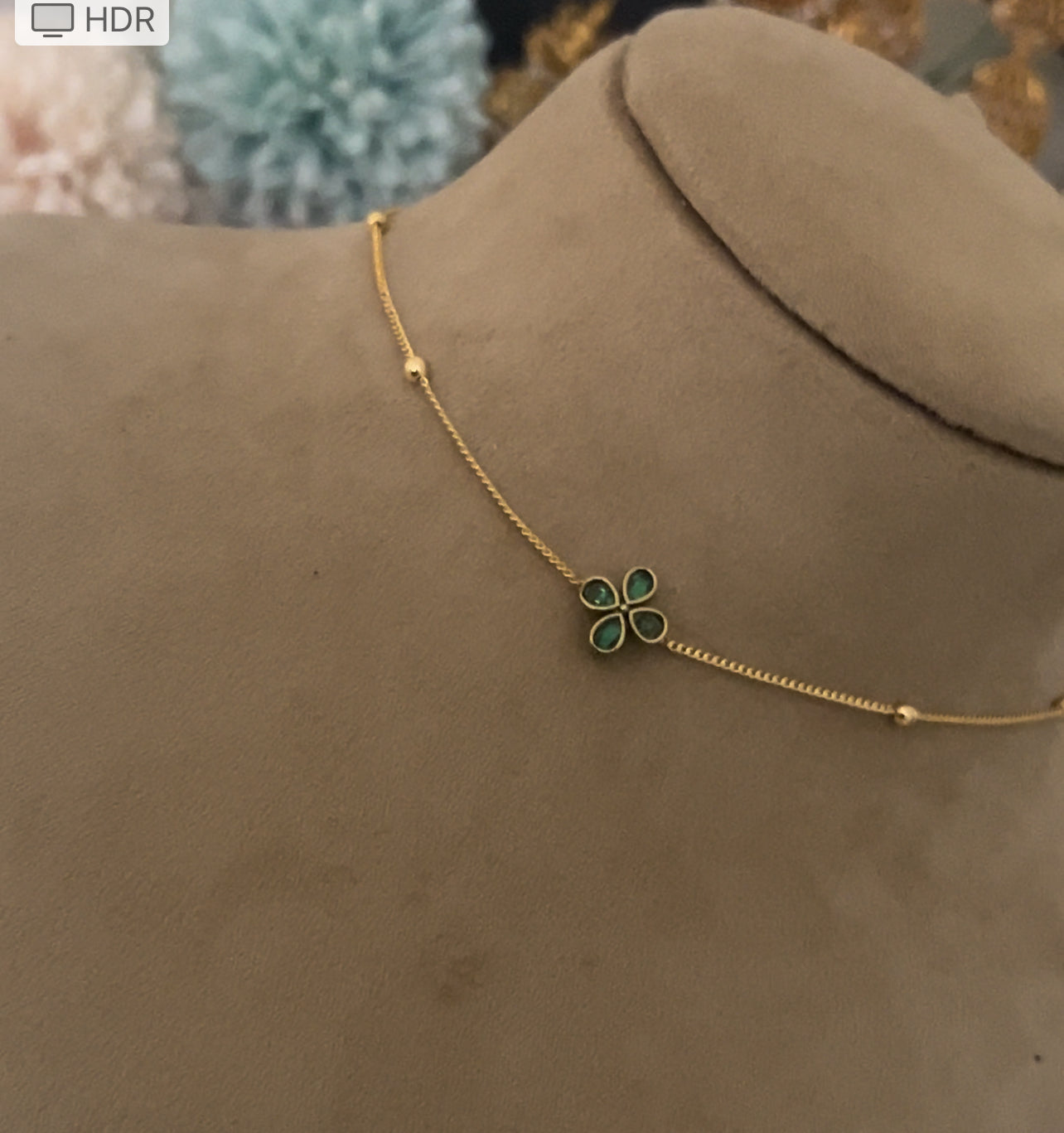 Minichocker with green flower pendent in 14 n half inches